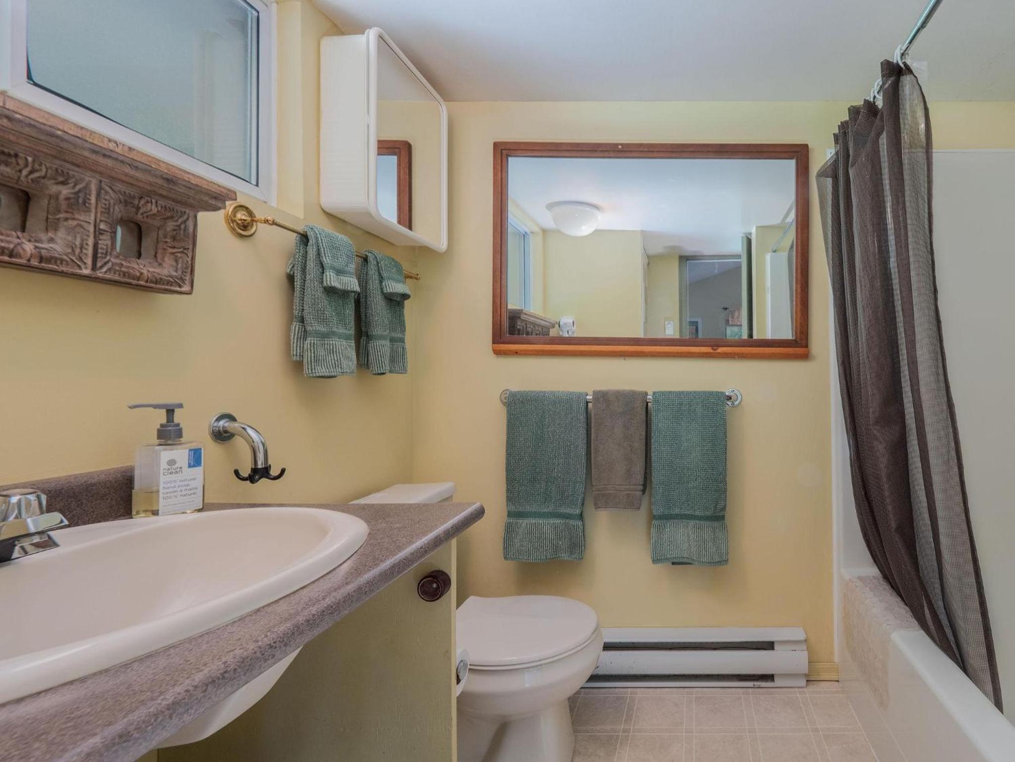 The Lakeside Cottage by EMR Vacation Rentals