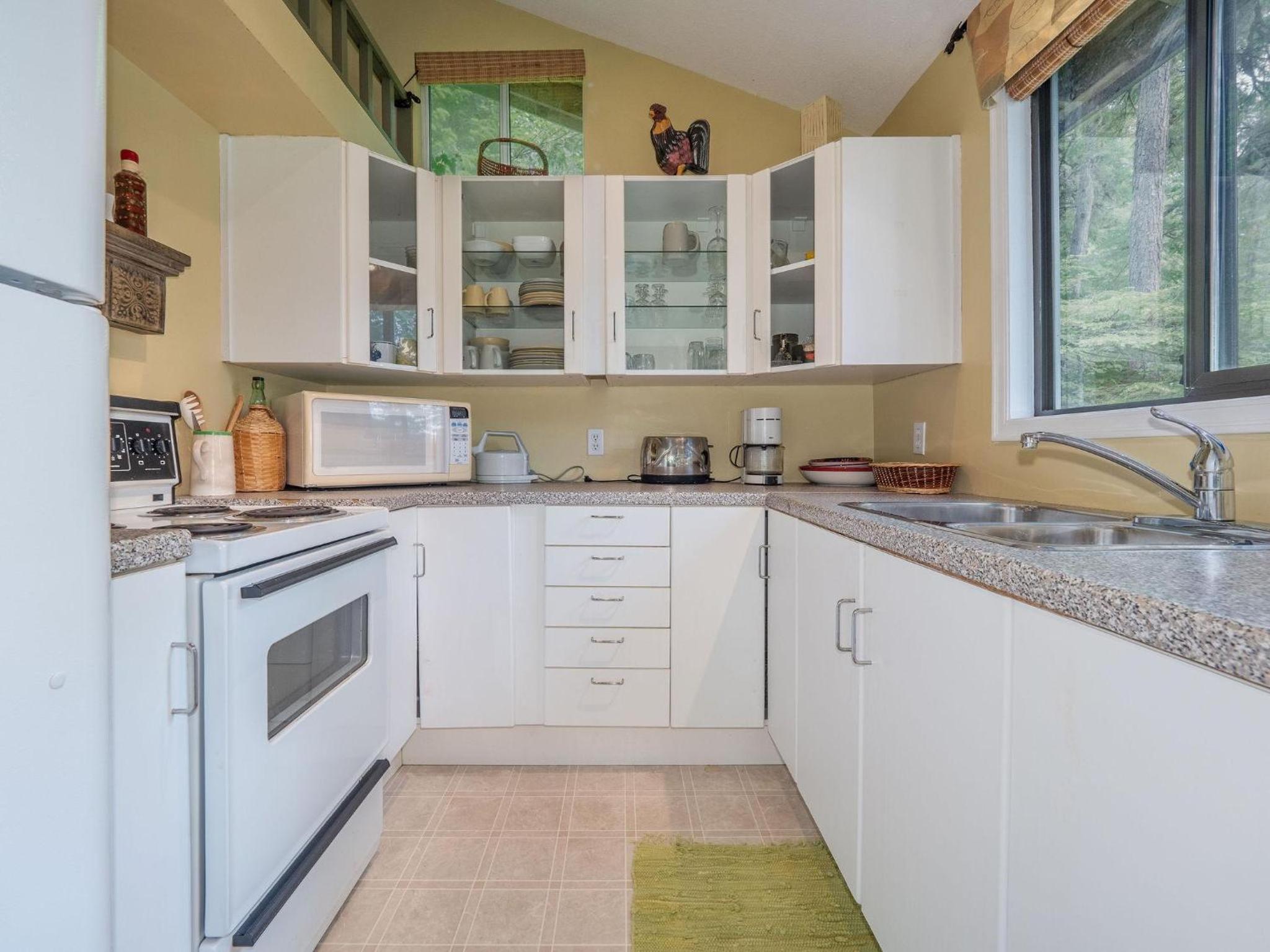 The Lakeside Cottage by EMR Vacation Rentals