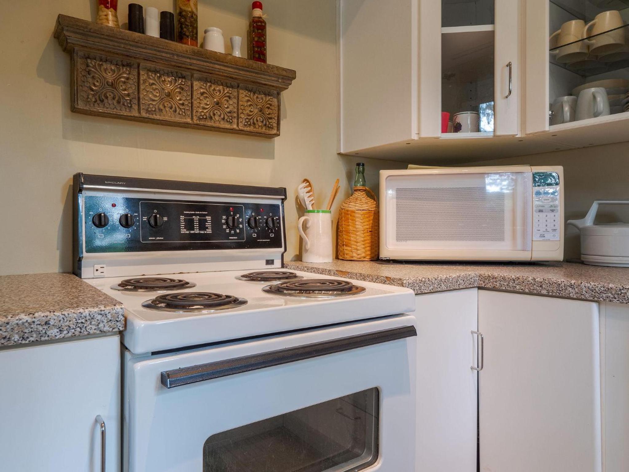 The Lakeside Cottage by EMR Vacation Rentals