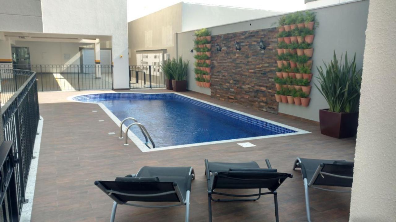 VAR-205B Departamento amplio en condomínio cerrado con piscina