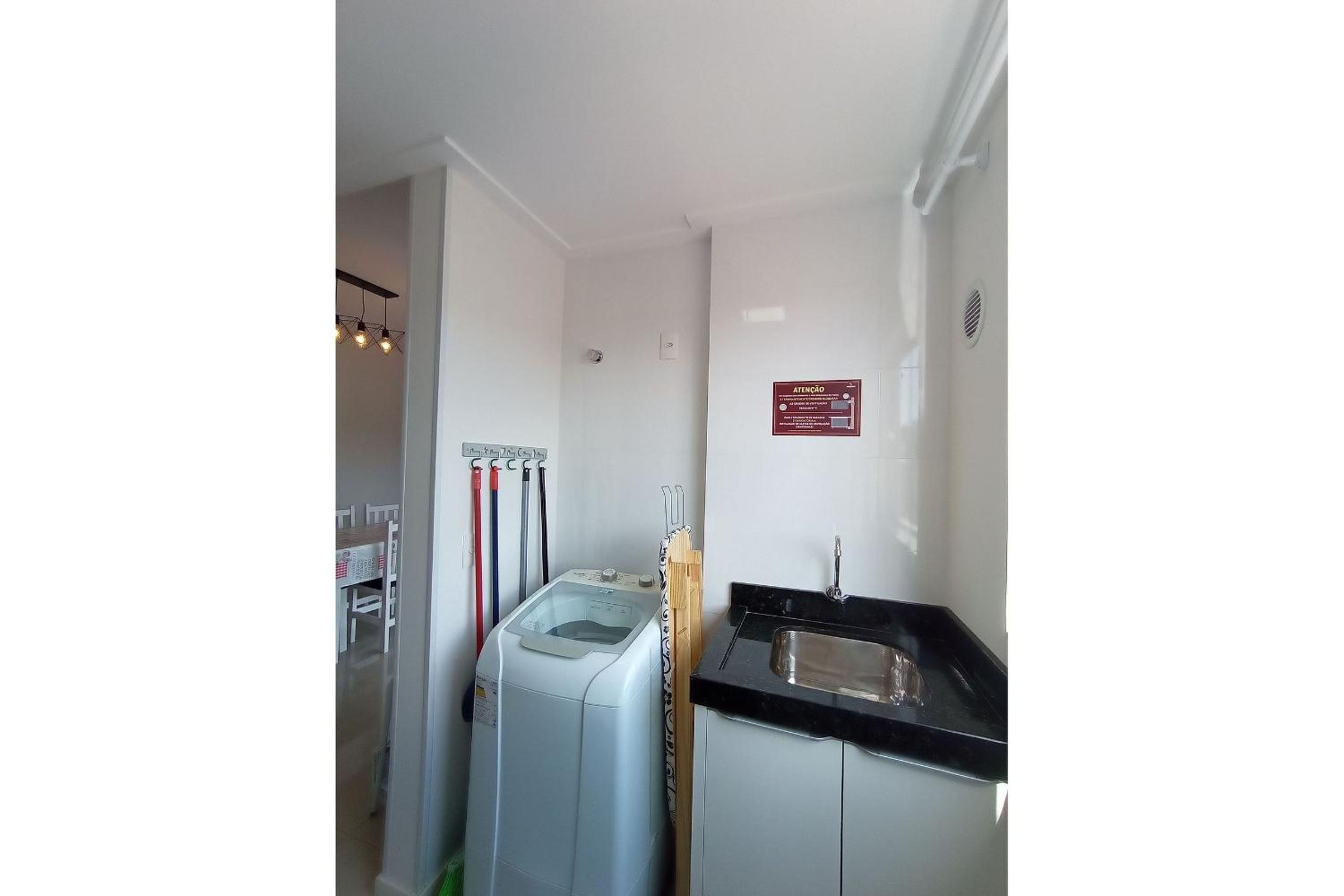 VAR-205B Departamento amplio en condomínio cerrado con piscina
