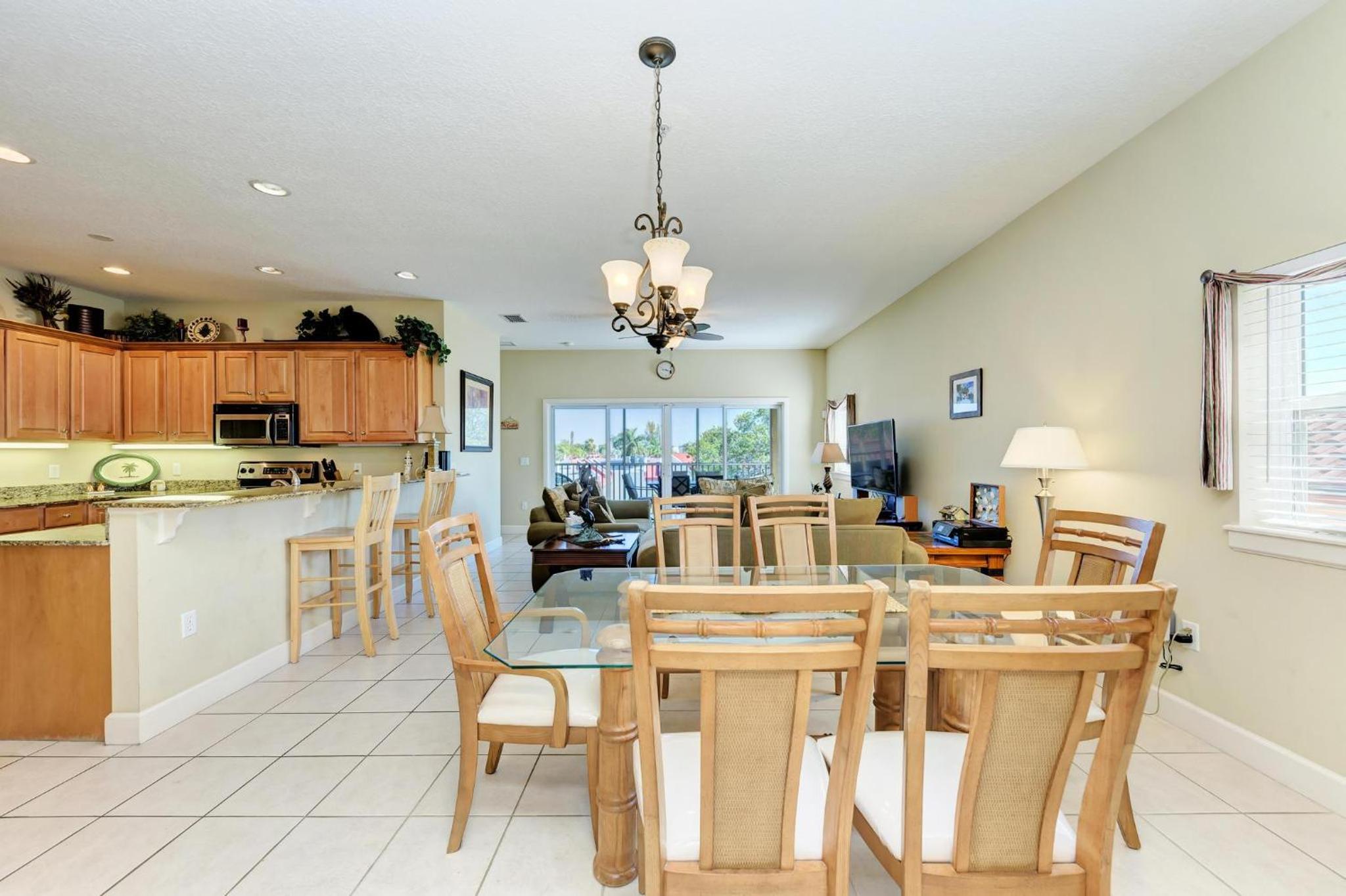 Bradenton Beach Club Bliss-3 Bedroom-2 Bathroom Condo-Elevator-2 Pools-Hottub-Private Beach Access