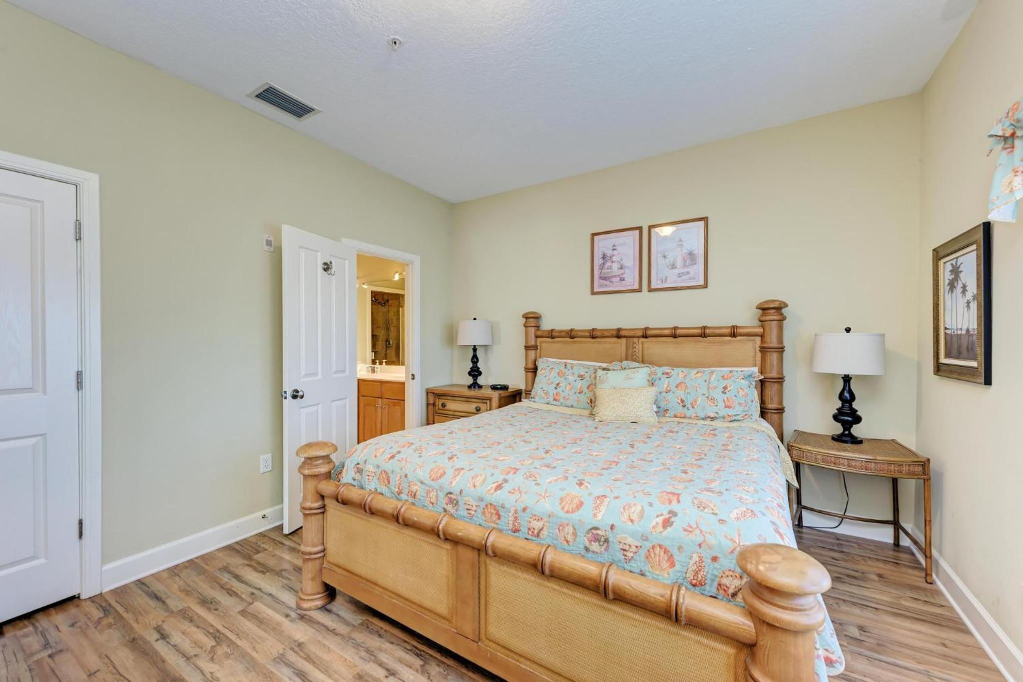 Bradenton Beach Club Bliss-3 Bedroom-2 Bathroom Condo-Elevator-2 Pools-Hottub-Private Beach Access
