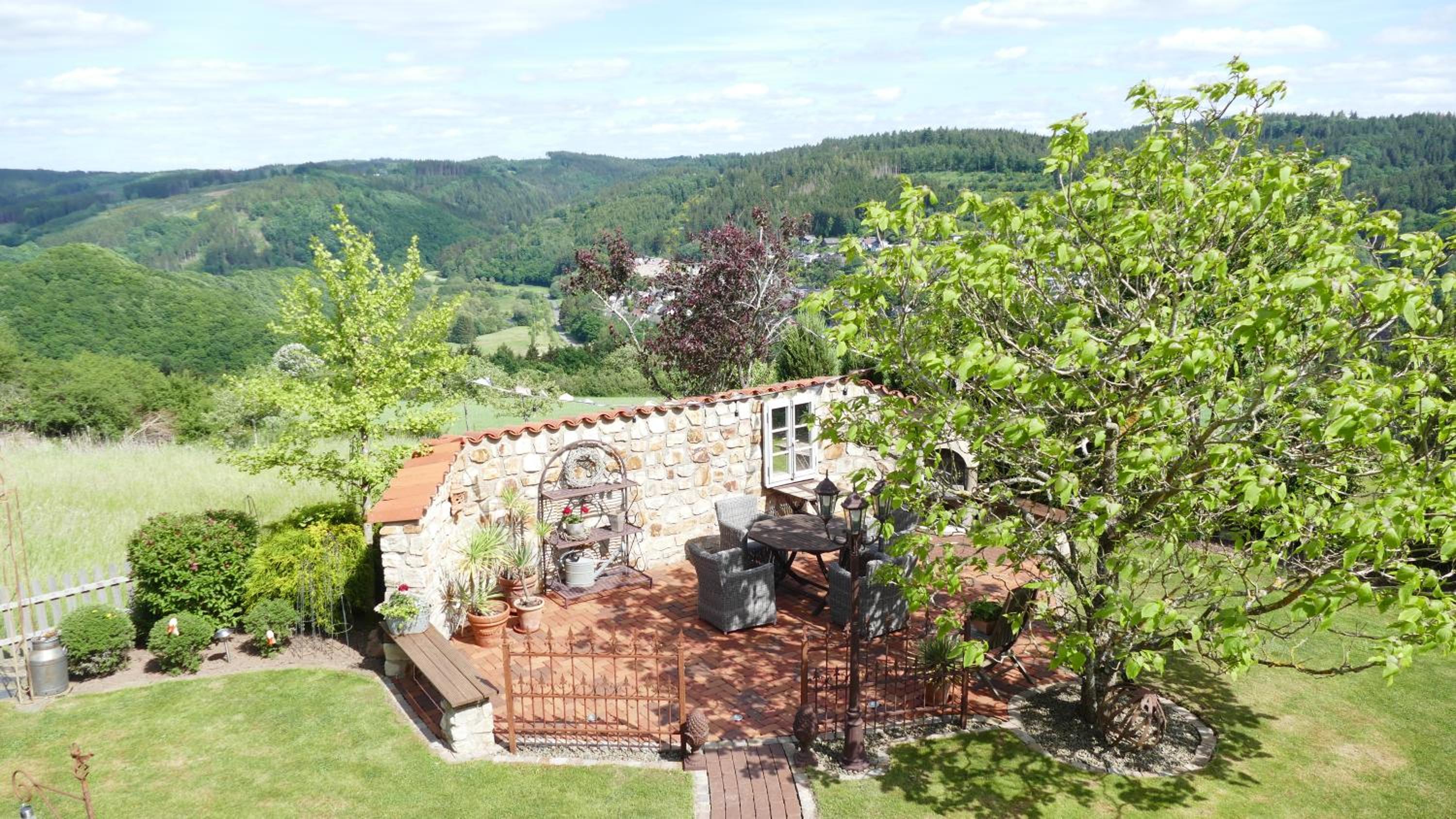 Ferienwohnung Eifelbergblick mit Garten, Schleiden, Wandern in the Eifel National Park, nähe Rursee