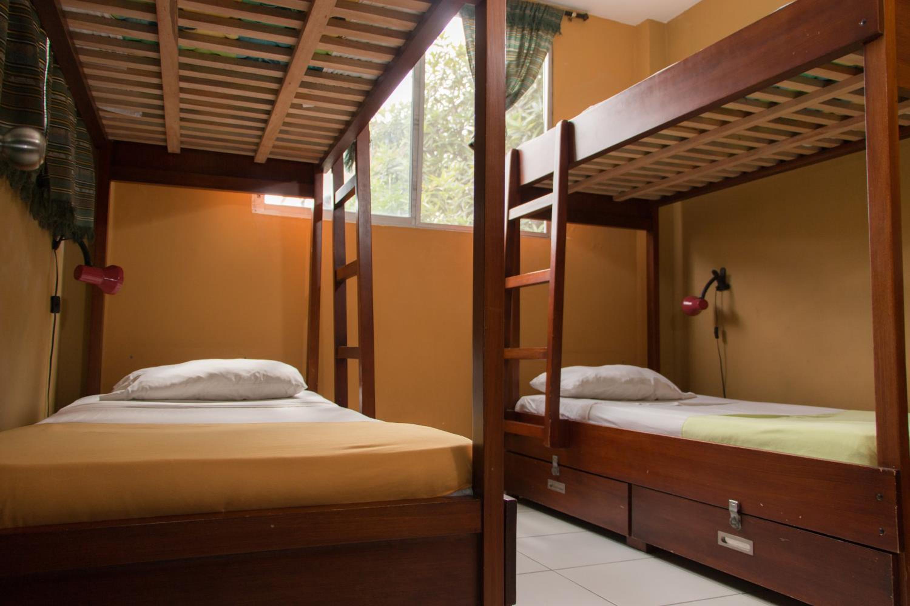 Dreamkapture Hostel close to the airport and bus terminal