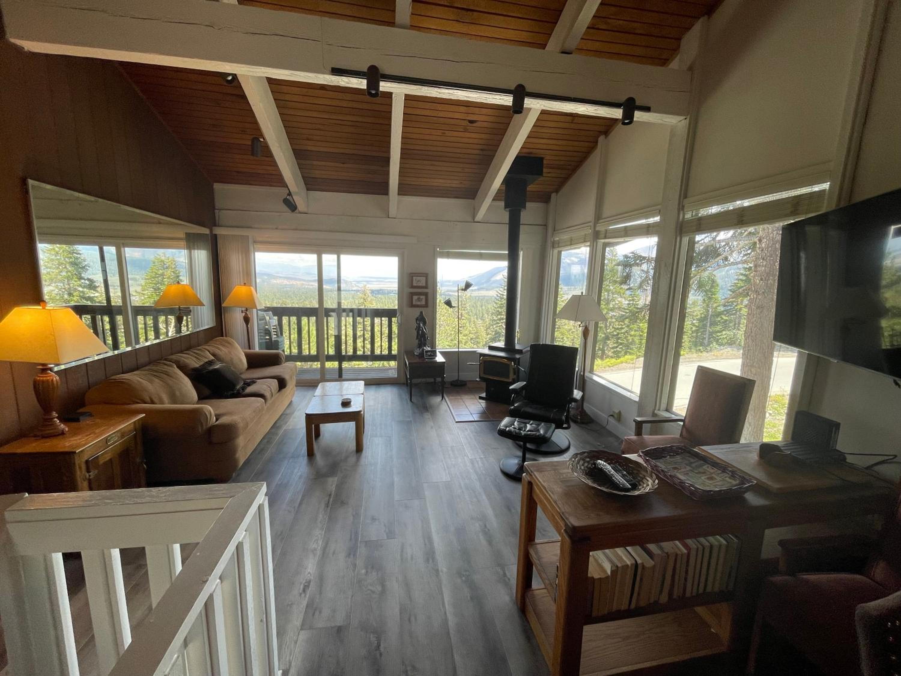 Mammoth Point by 101 Great Escapes