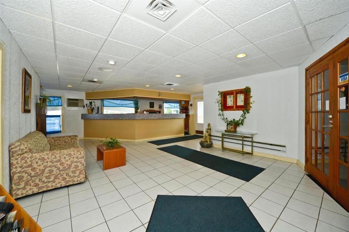 Belleville Vacations - Travelers Inn - Property Image 10