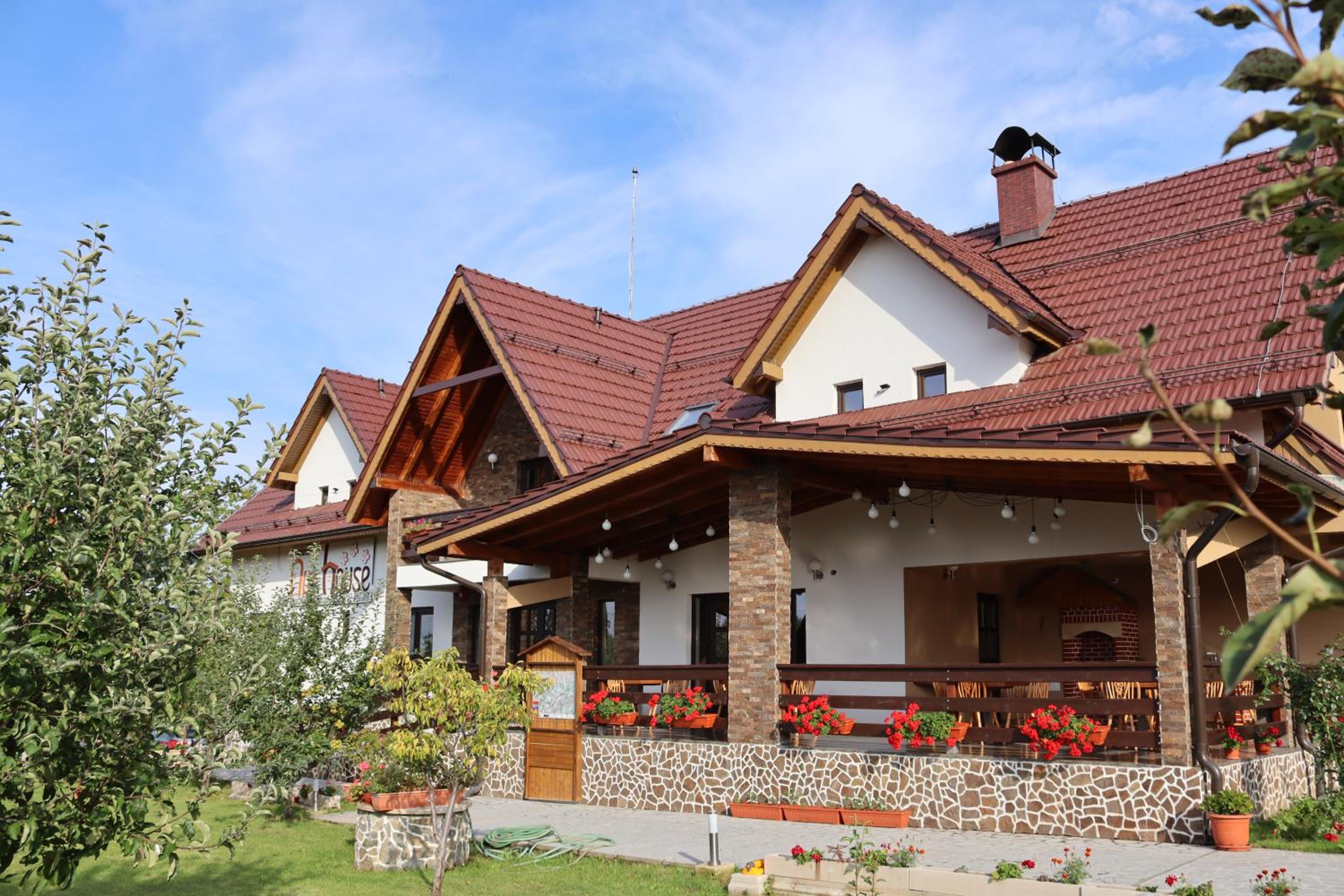 NUT HOUSE Retezat view 2