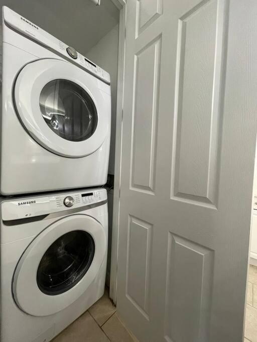 Modern Townhouse with Pool Close to Disney & Silver Spurs Arena view 5