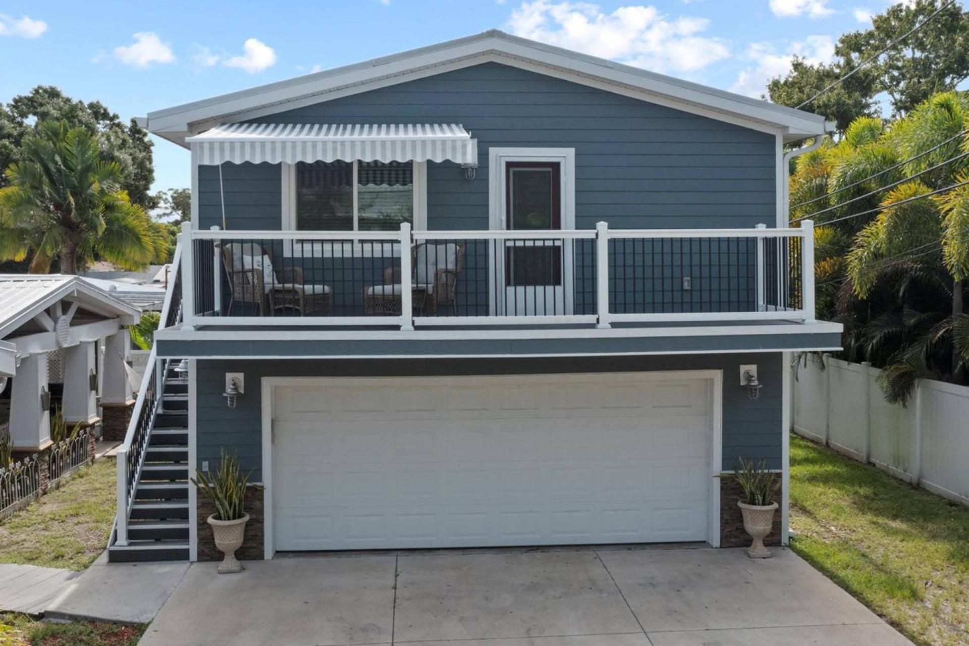 Sea Glass Cottage - minutes to Downtown St Pete and the beaches view 5