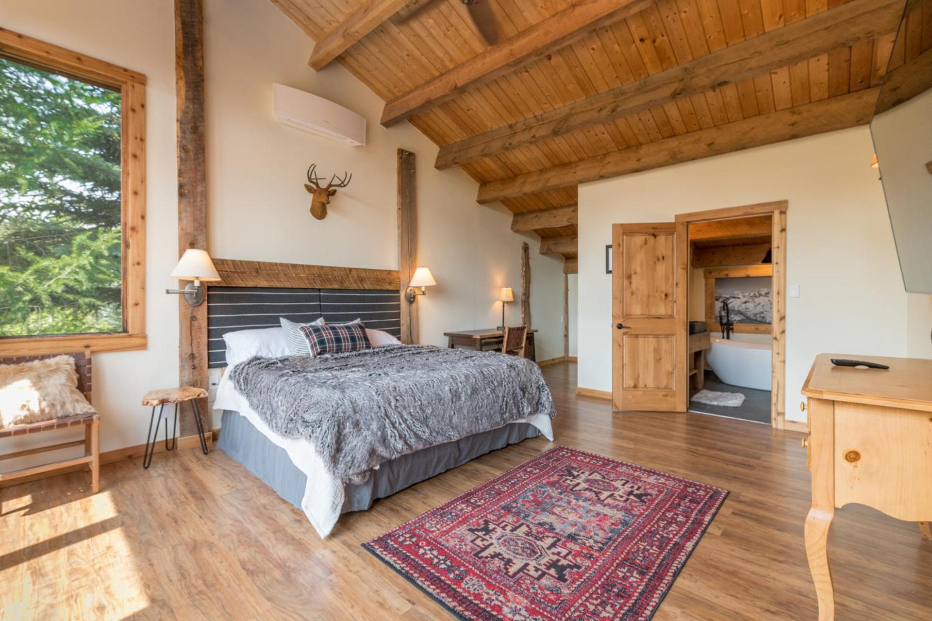 Bear Lodge with private Pool, Hottub, and Sauna! - Property Image 42