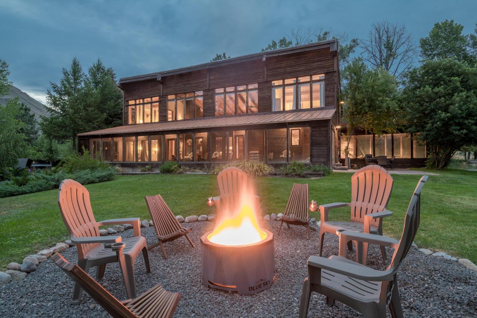 Bear Lodge with private Pool, Hottub, and Sauna! - Property Image 24