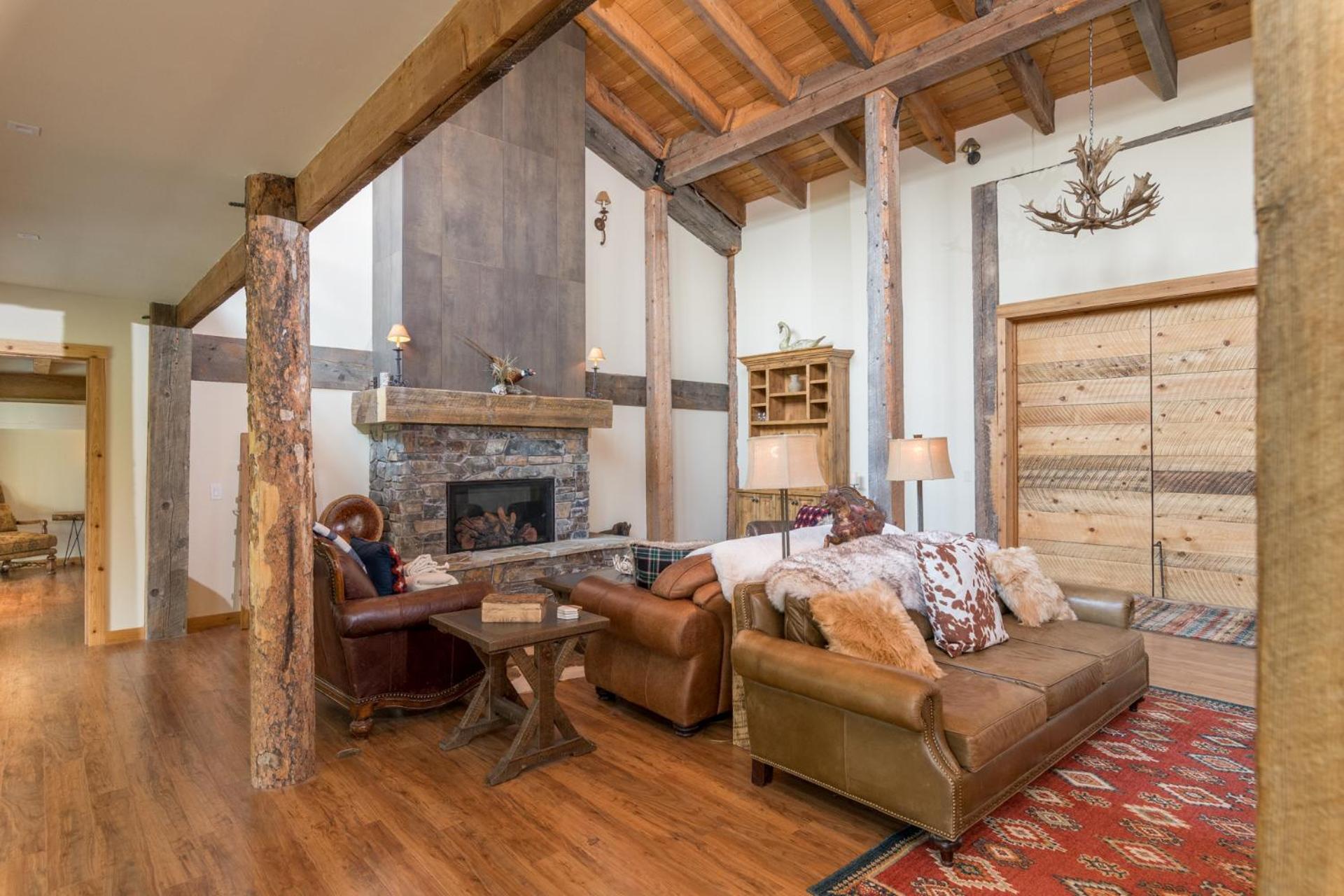 Bear Lodge with private Pool, Hottub, and Sauna! - Property Image 9
