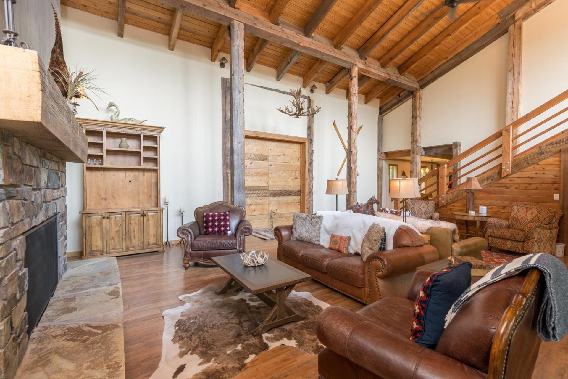 Bear Lodge with private Pool, Hottub, and Sauna! - Property Image 10