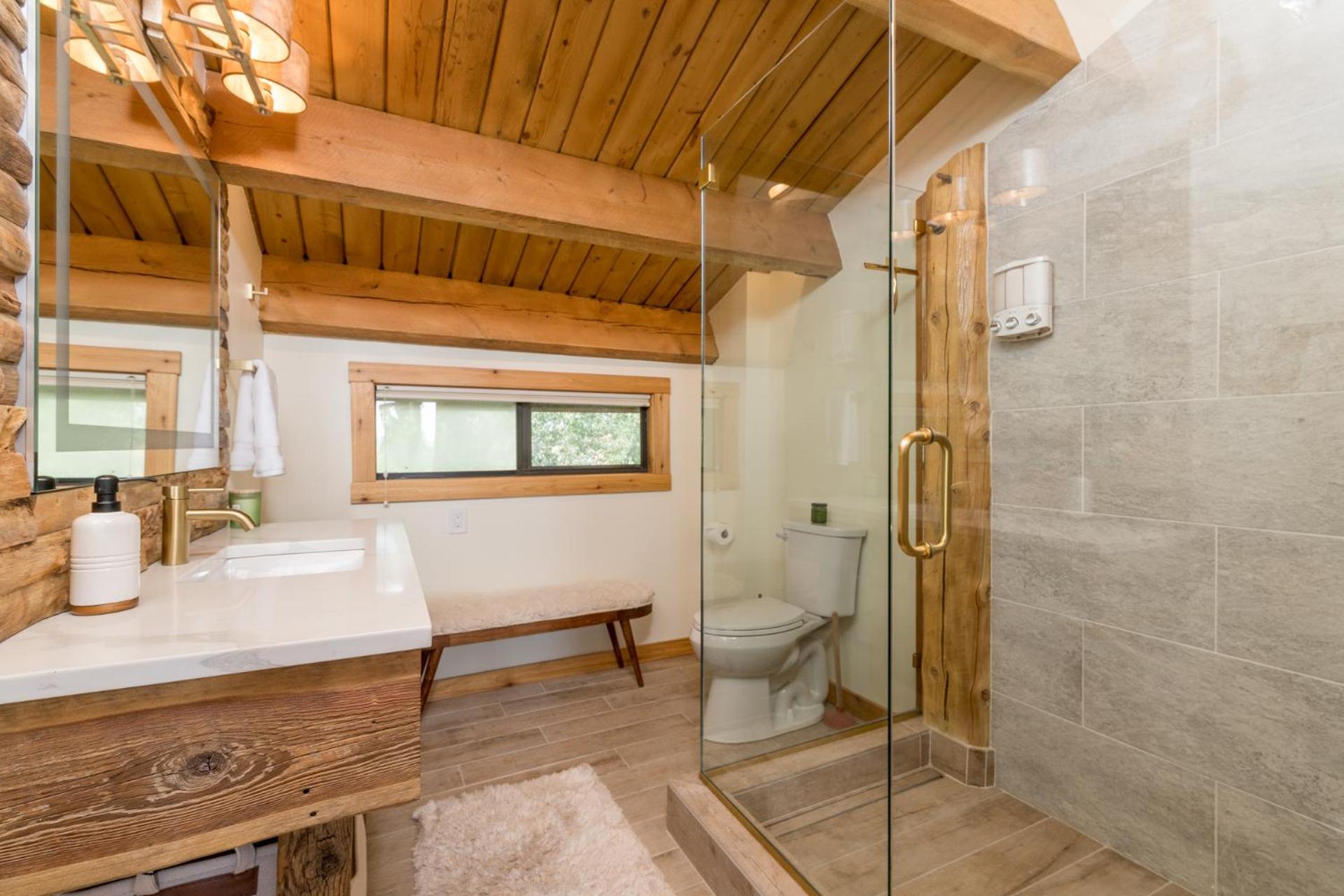 Bear Lodge with private Pool, Hottub, and Sauna! - Property Image 41