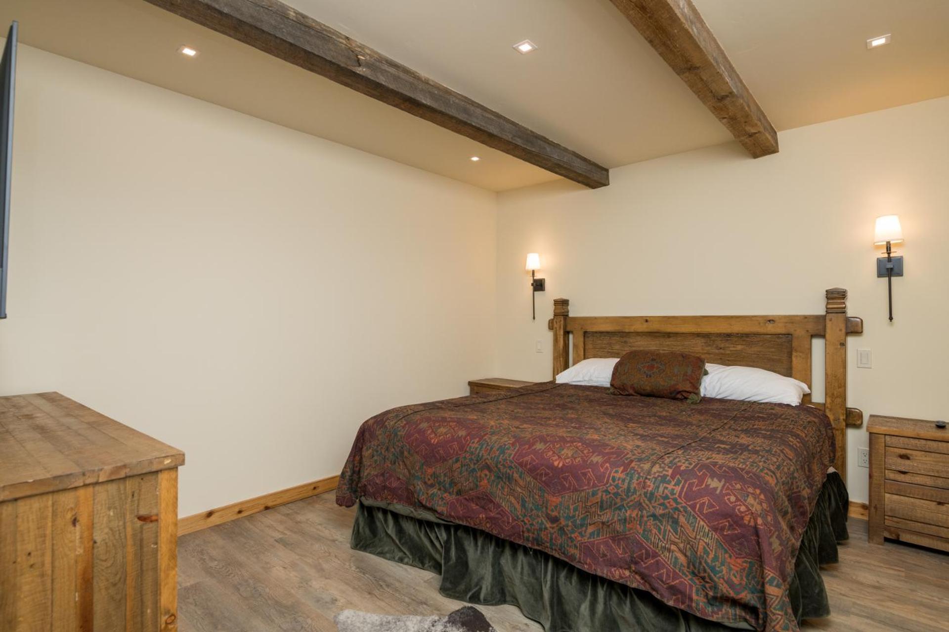 Bear Lodge with private Pool, Hottub, and Sauna! - Property Image 1