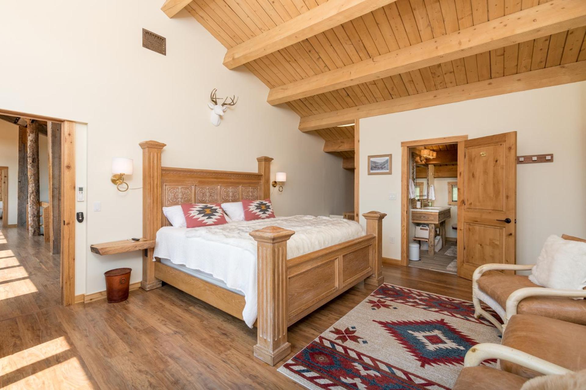 Bear Lodge with private Pool, Hottub, and Sauna! - Property Image 38