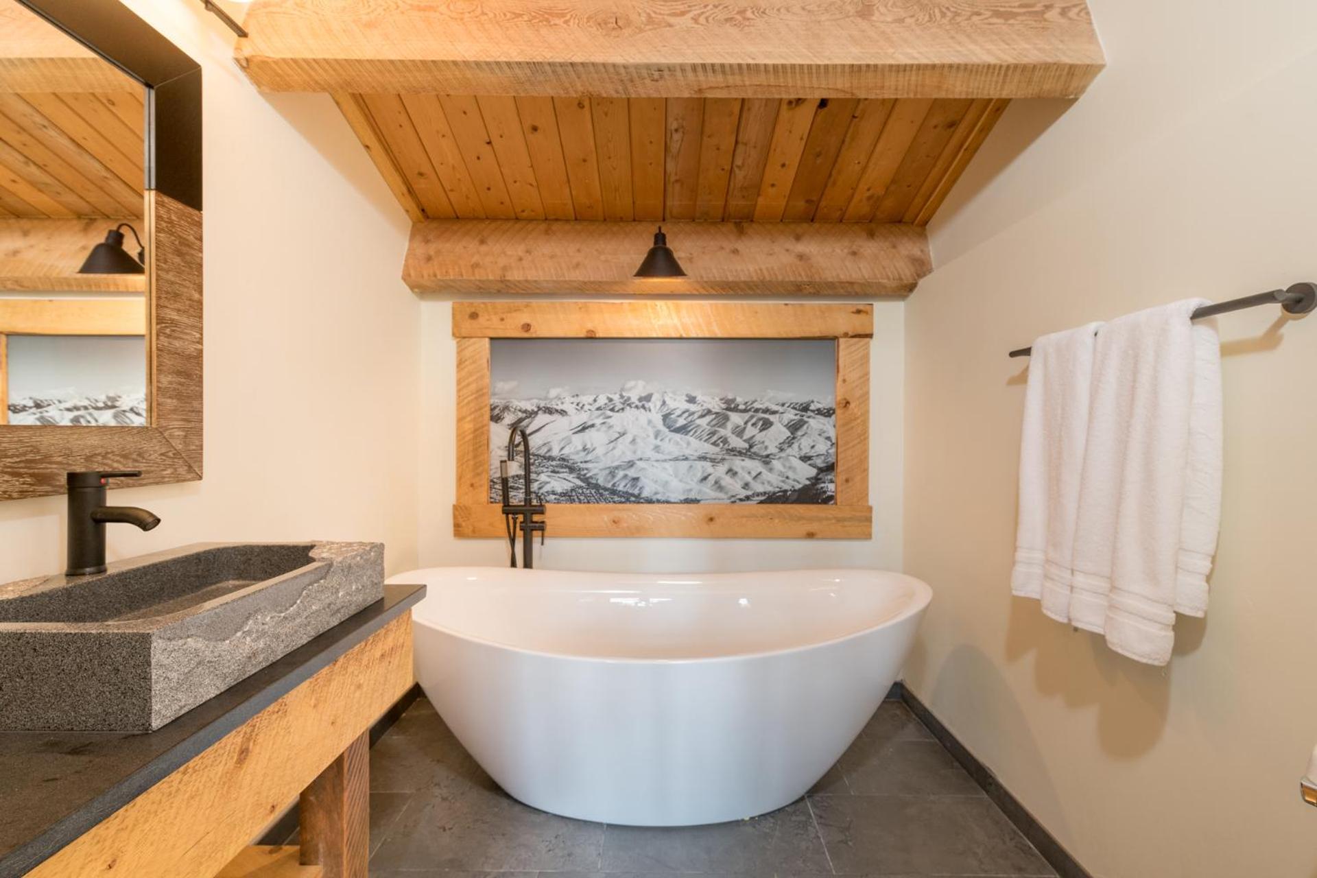 Bear Lodge with private Pool, Hottub, and Sauna! - Property Image 43
