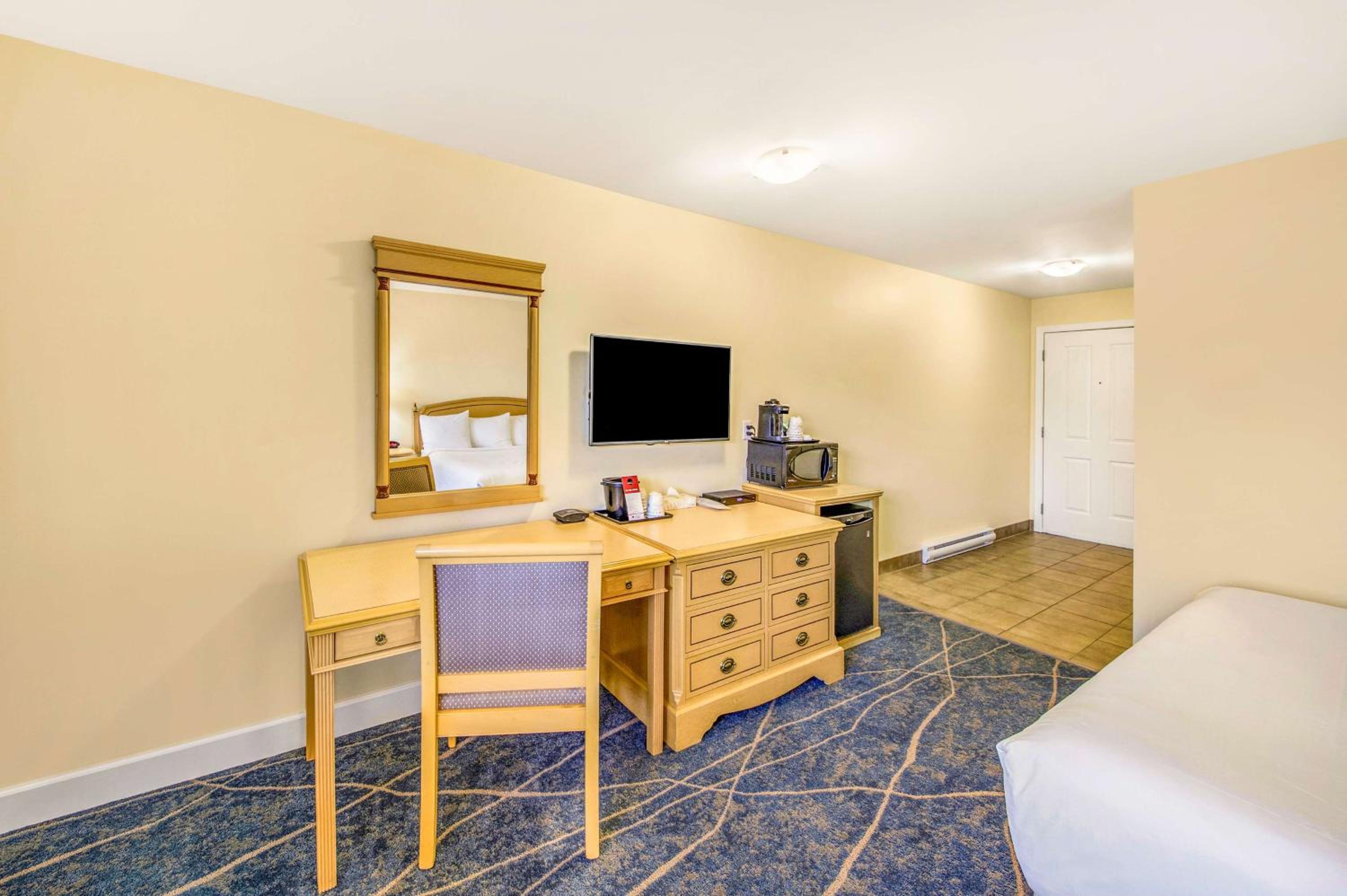 Kootenay Lakeview Resort BW Signature Collection