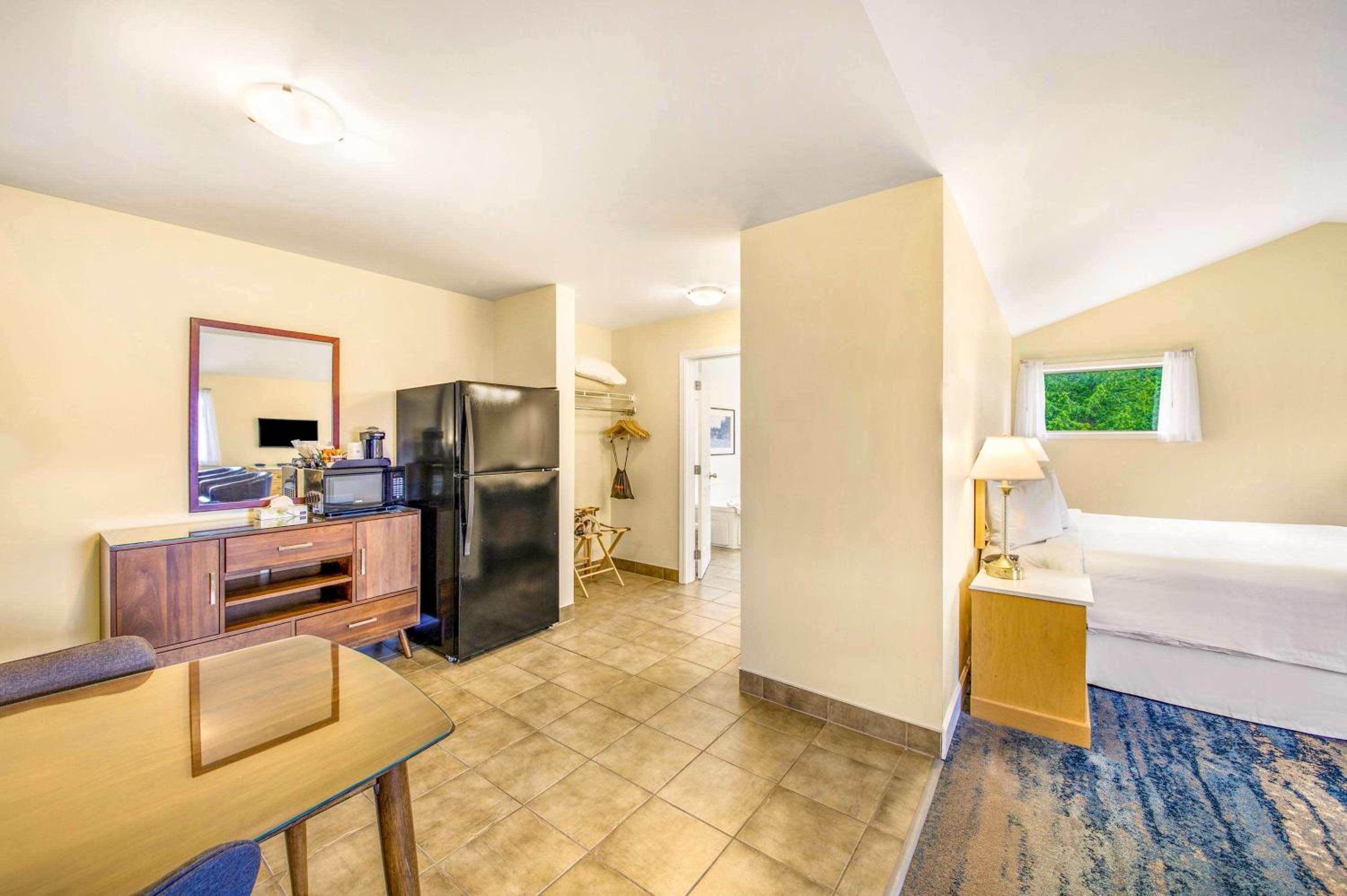 Kootenay Lakeview Resort BW Signature Collection