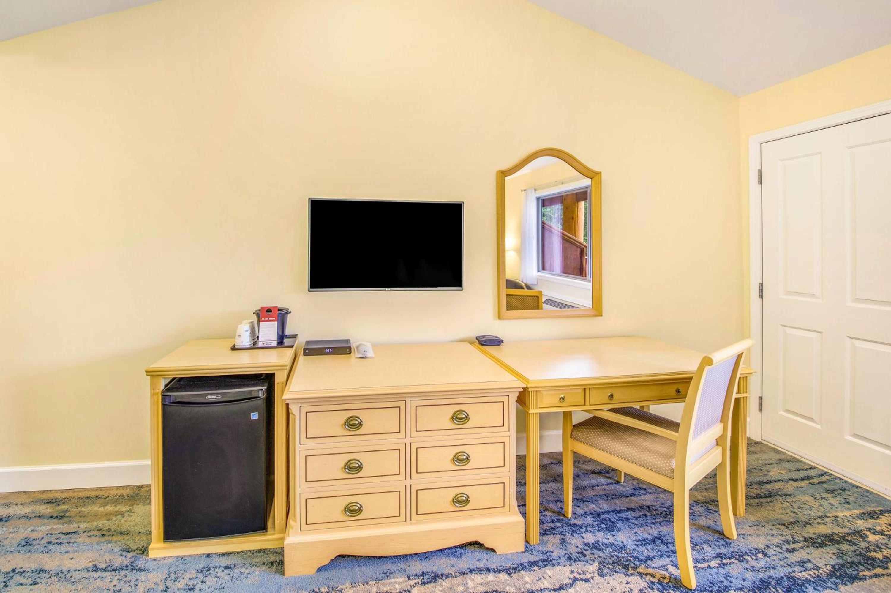 Kootenay Lakeview Resort BW Signature Collection