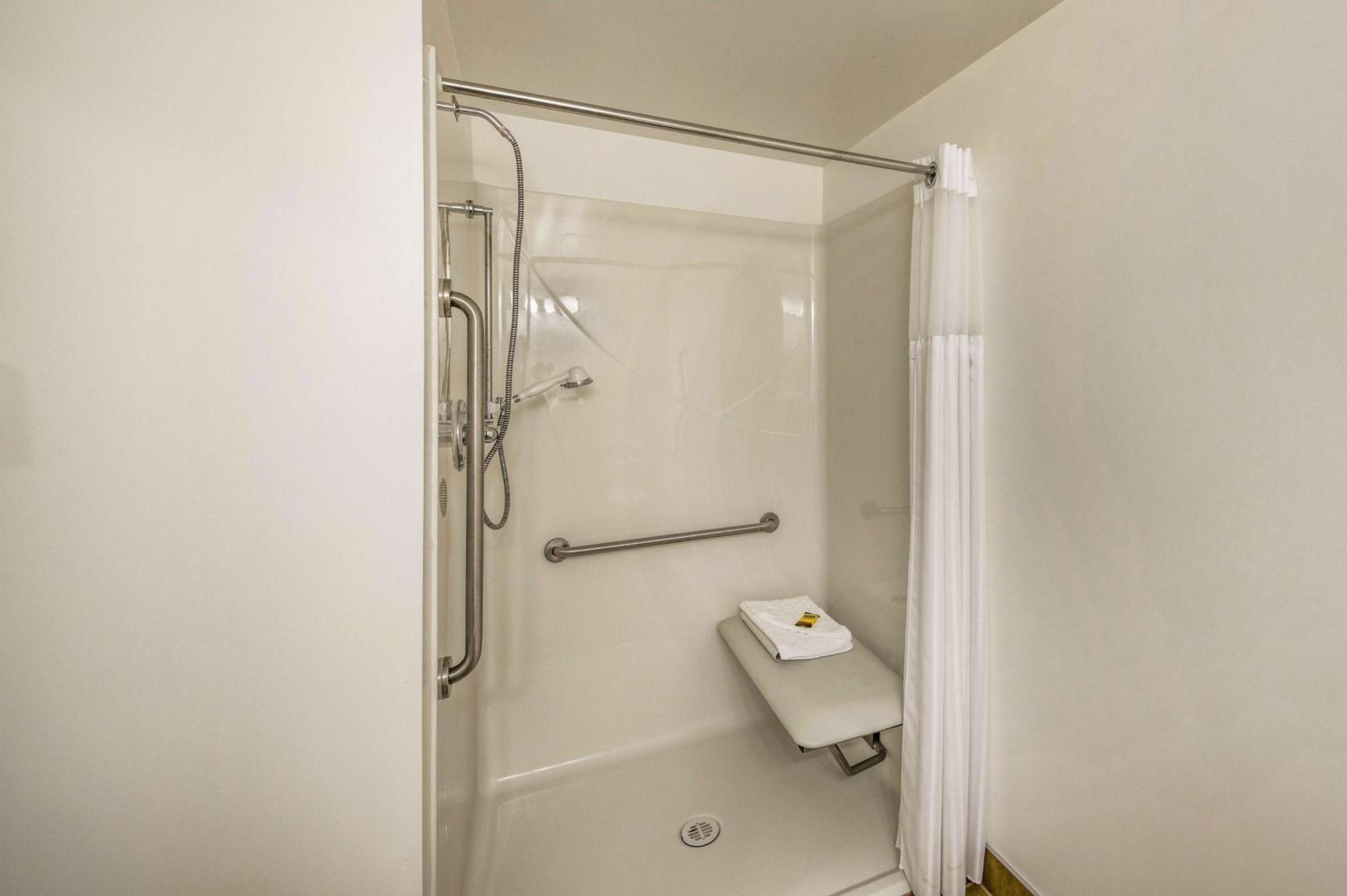 Kootenay Lakeview Resort BW Signature Collection