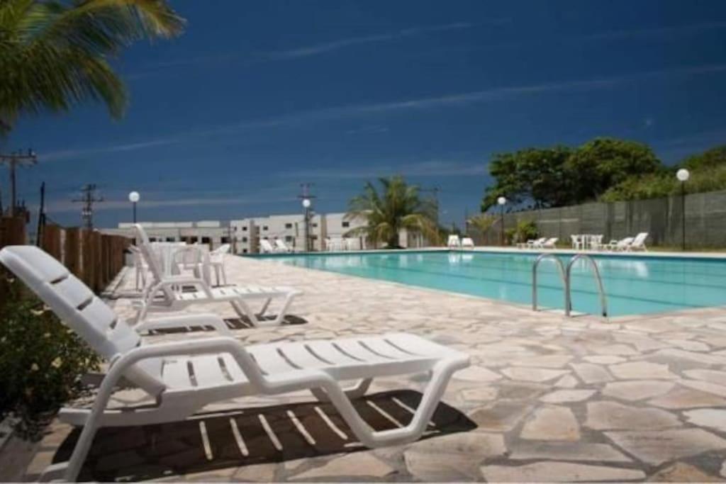 Lindo apartamento em condomínio com clube