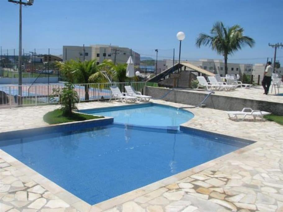 Lindo apartamento em condomínio com clube