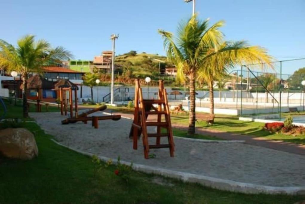 Lindo apartamento em condomínio com clube