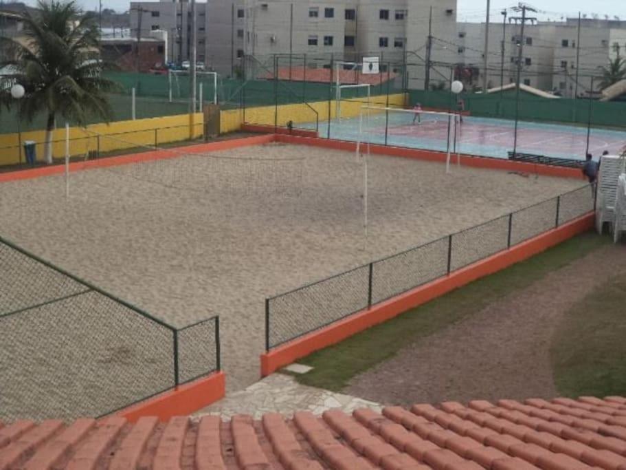 Lindo apartamento em condomínio com clube