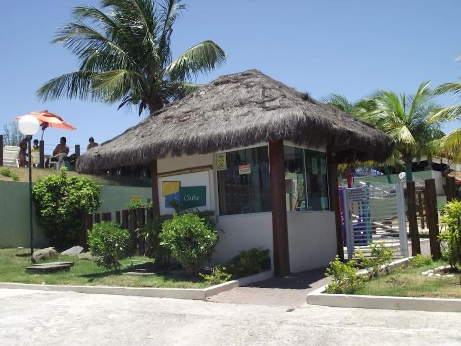 Lindo apartamento em condomínio com clube
