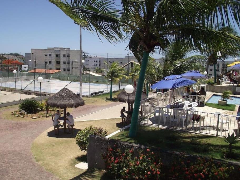 Lindo apartamento em condomínio com clube