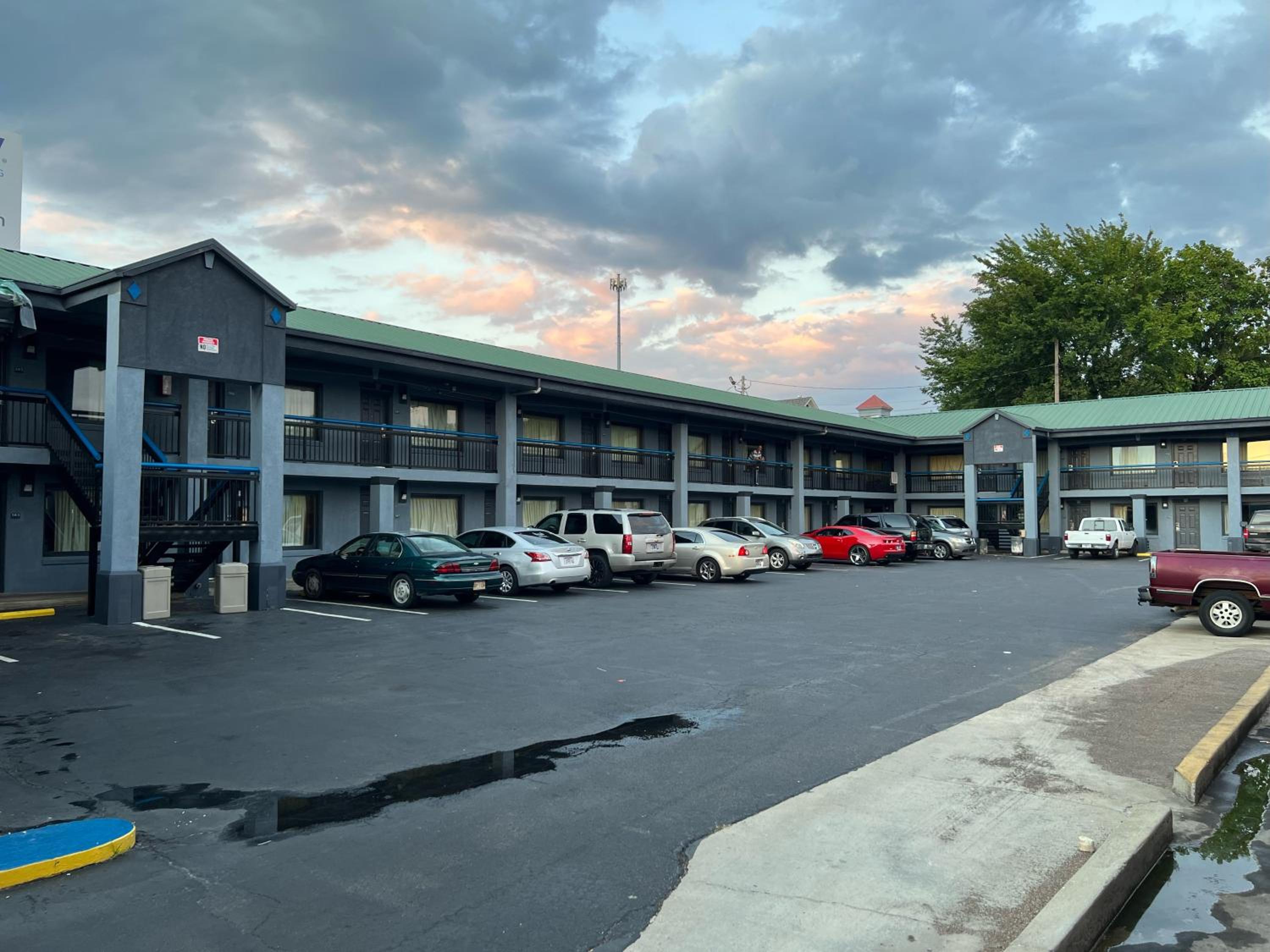 Executive Inn and Suites - Jackson