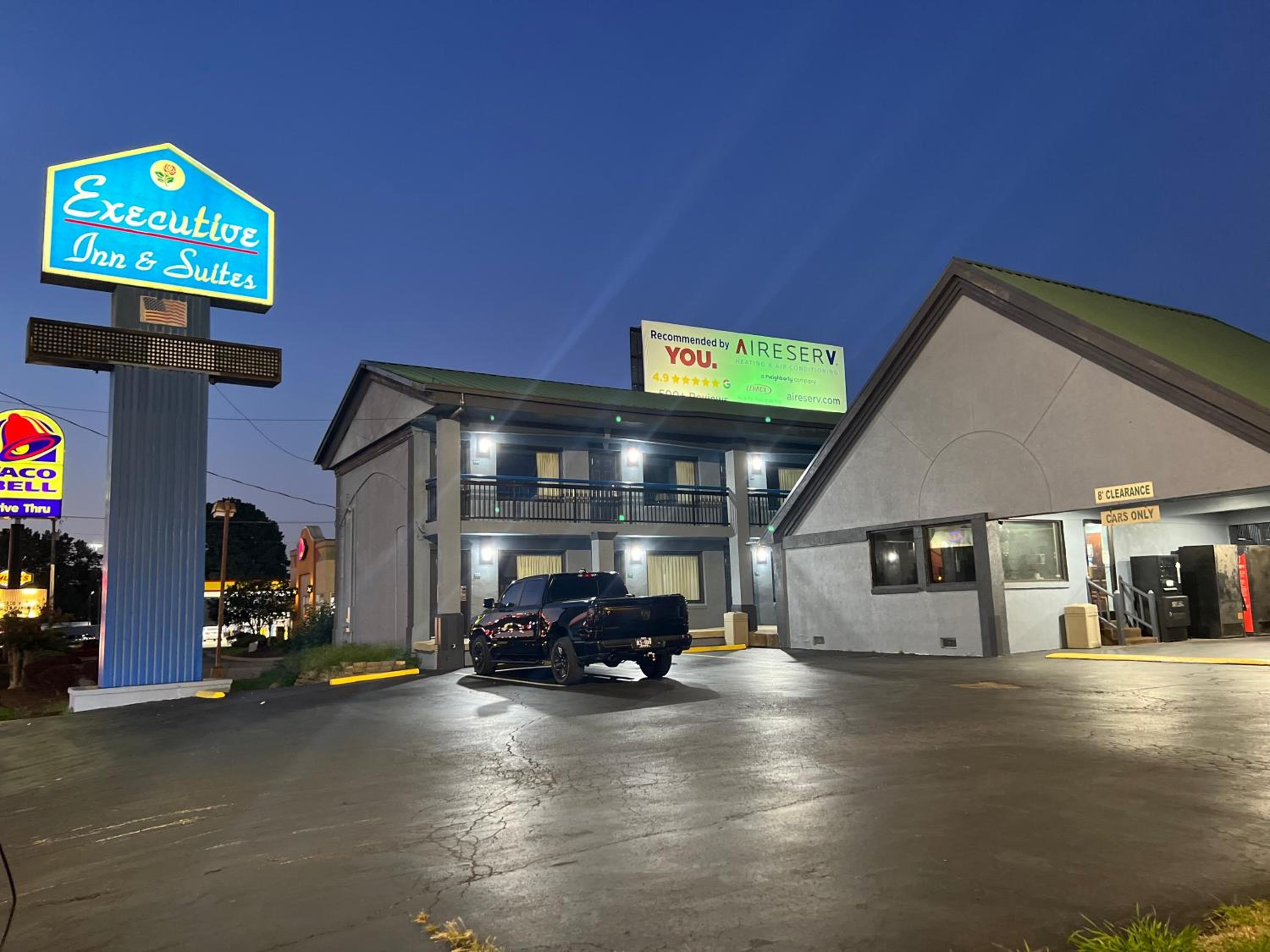 Executive Inn and Suites - Jackson