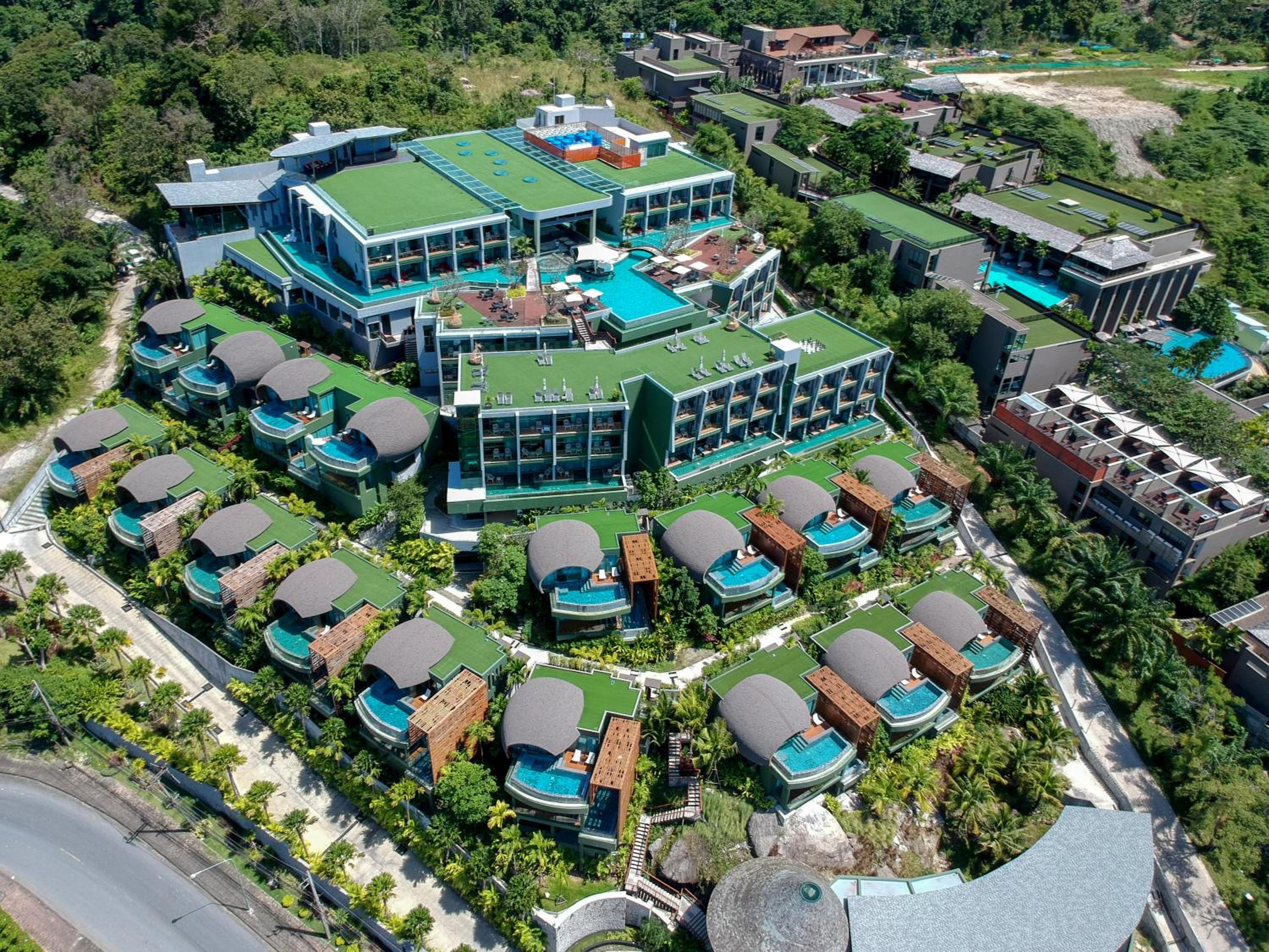 Hotel Crest Resort & Pool Villas