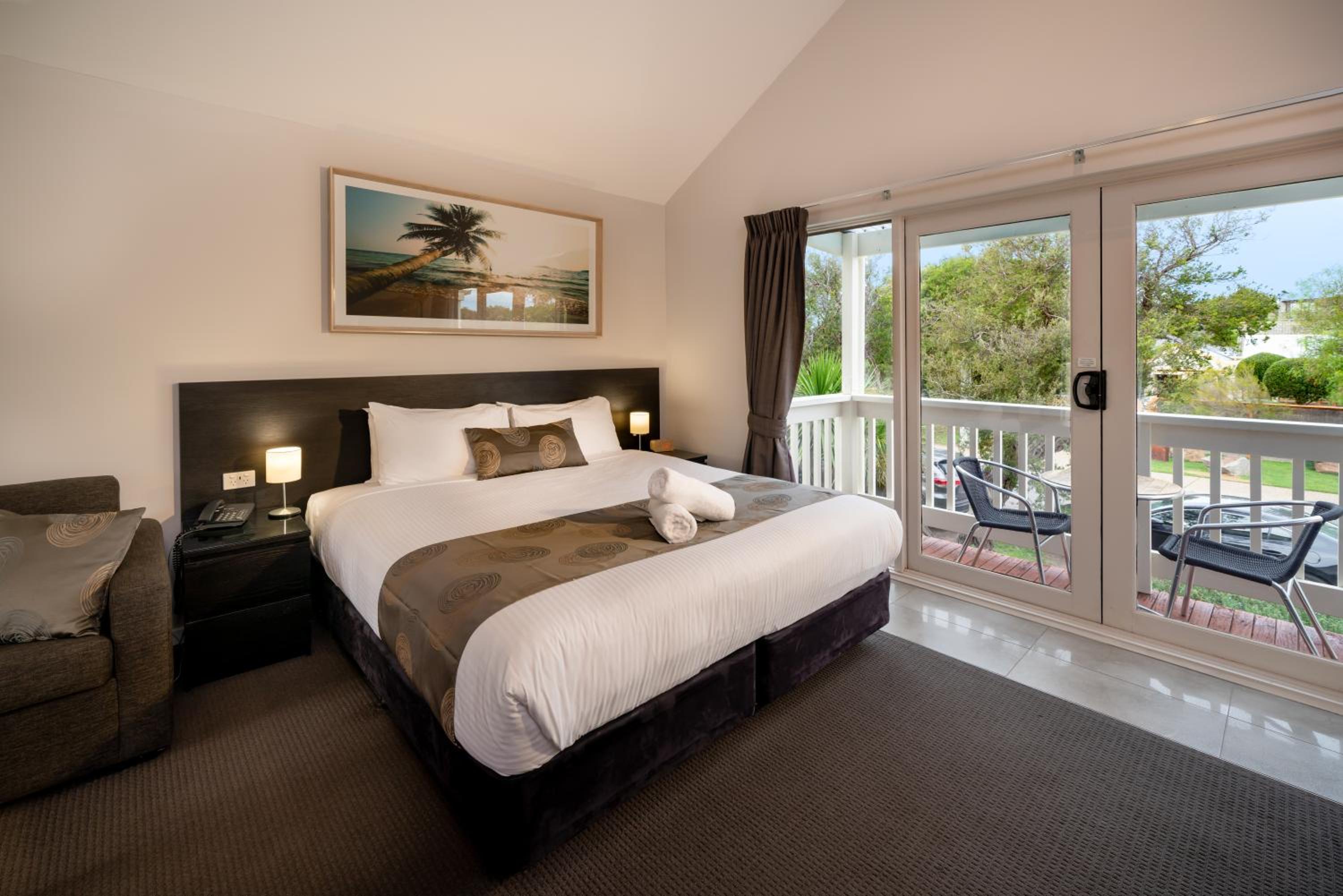 Boathouse Resort Studios and Suites