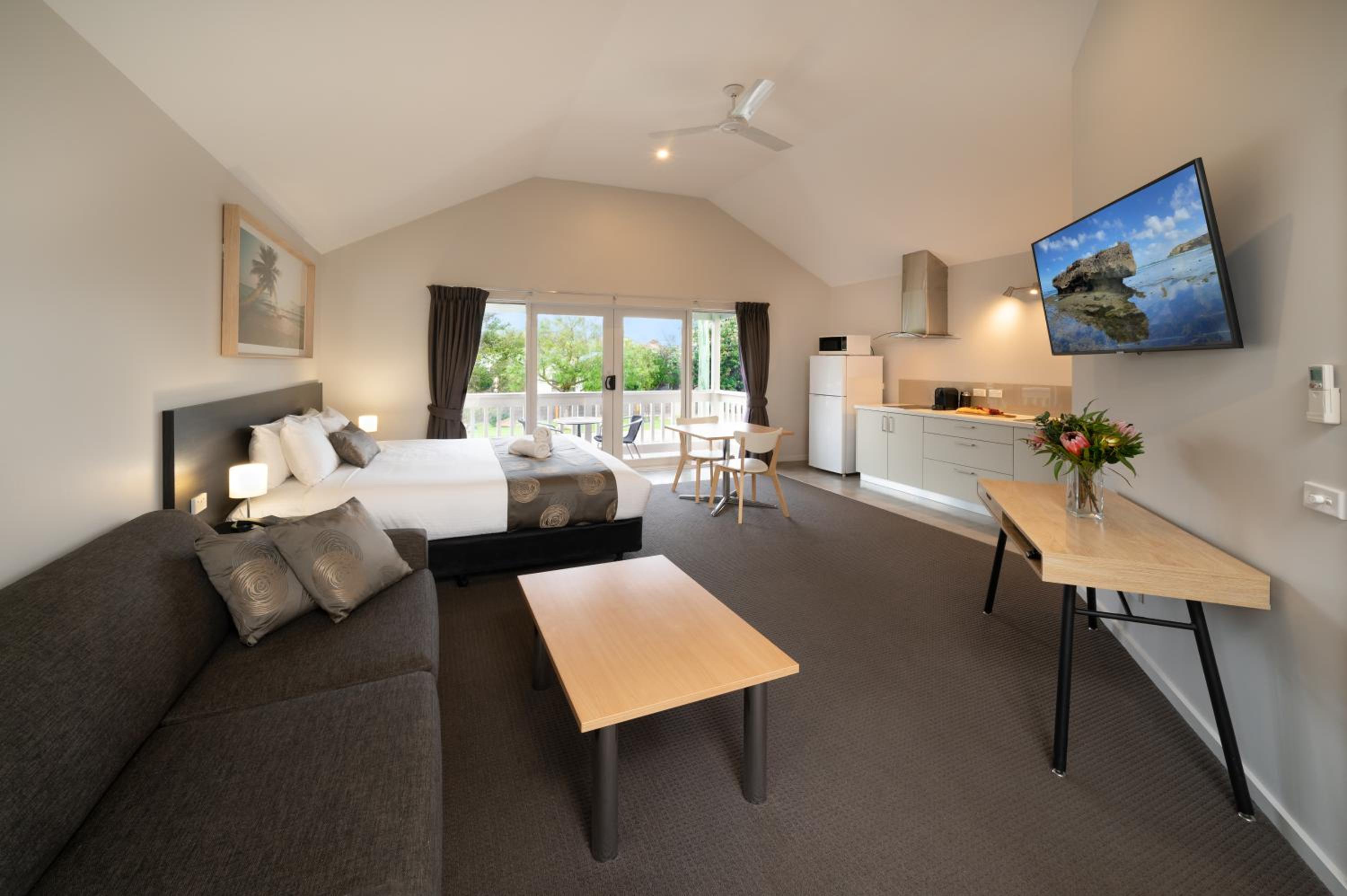 Boathouse Resort Studios and Suites