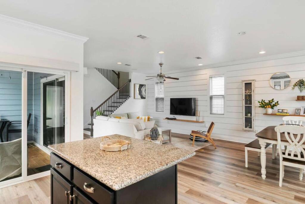 Beautiful 4 bedroom near Rosemary Beach!