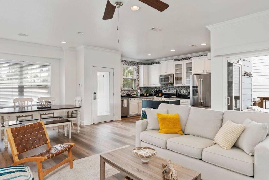Beautiful 4 bedroom near Rosemary Beach!