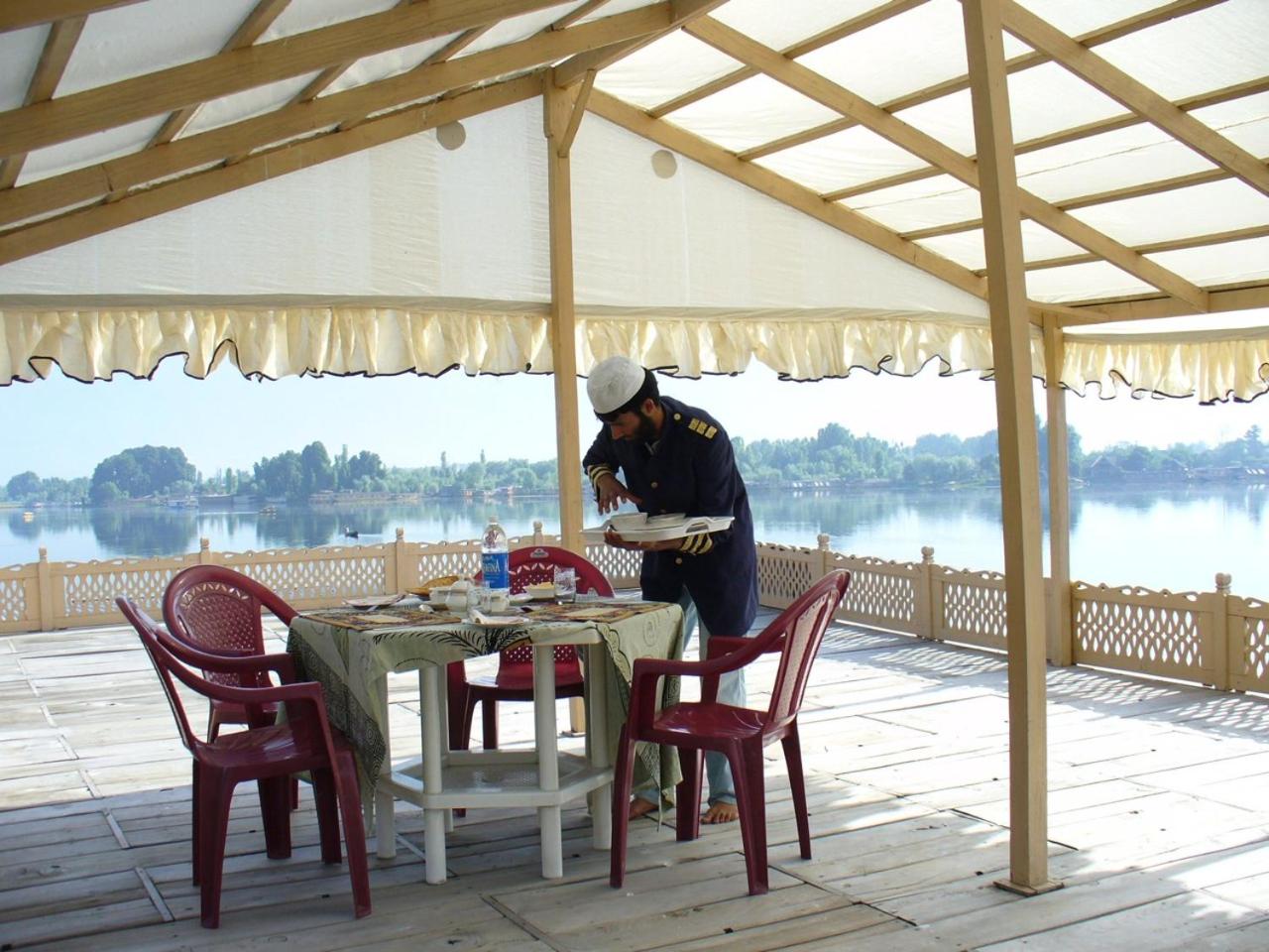 Khilona luxury Heritage Houseboats view 5
