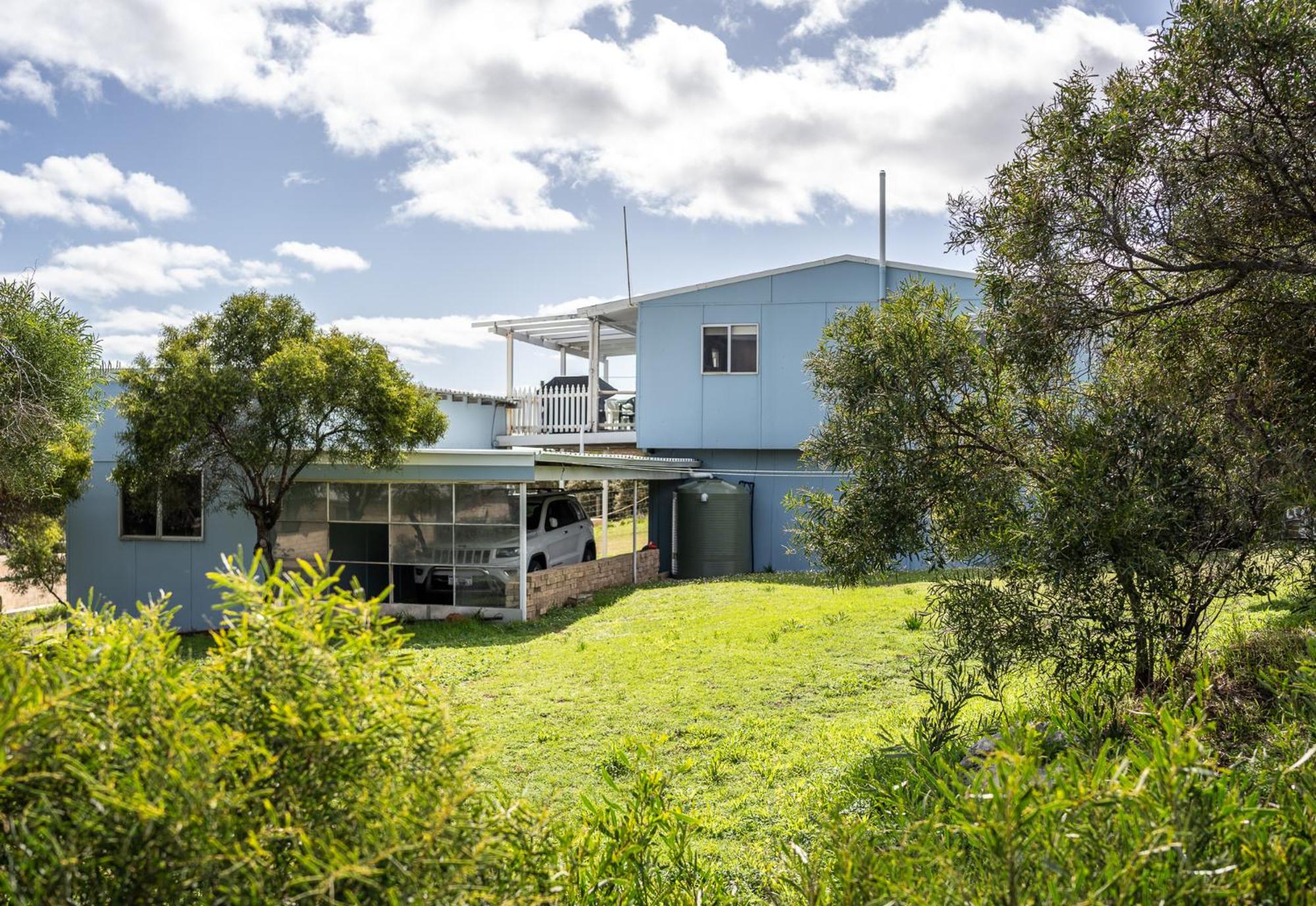 Watts Surf Shack in Gracetown