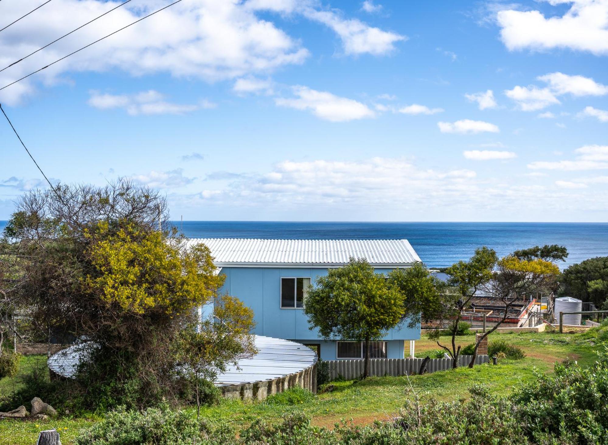 Watts Surf Shack in Gracetown