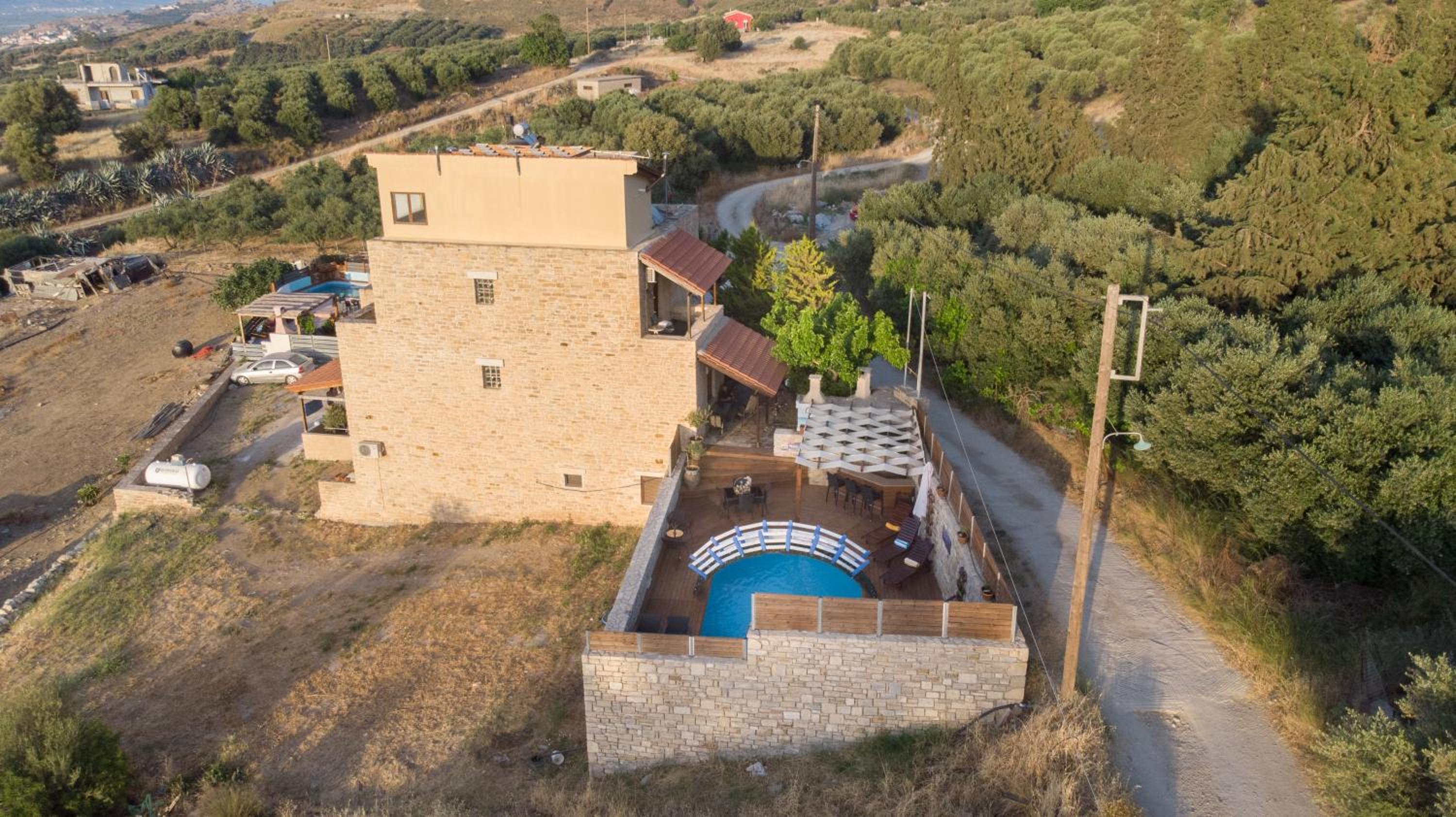 Villa Gogo offers privacy and pool view 4