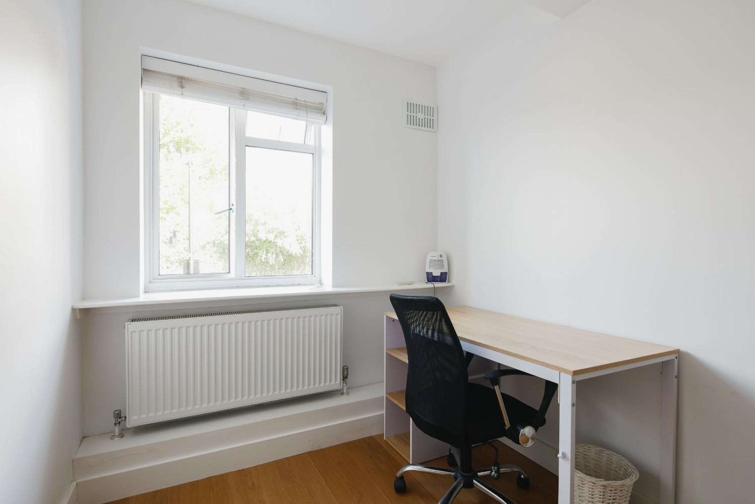 Bright & welcoming garden flat sleeps 6 in style