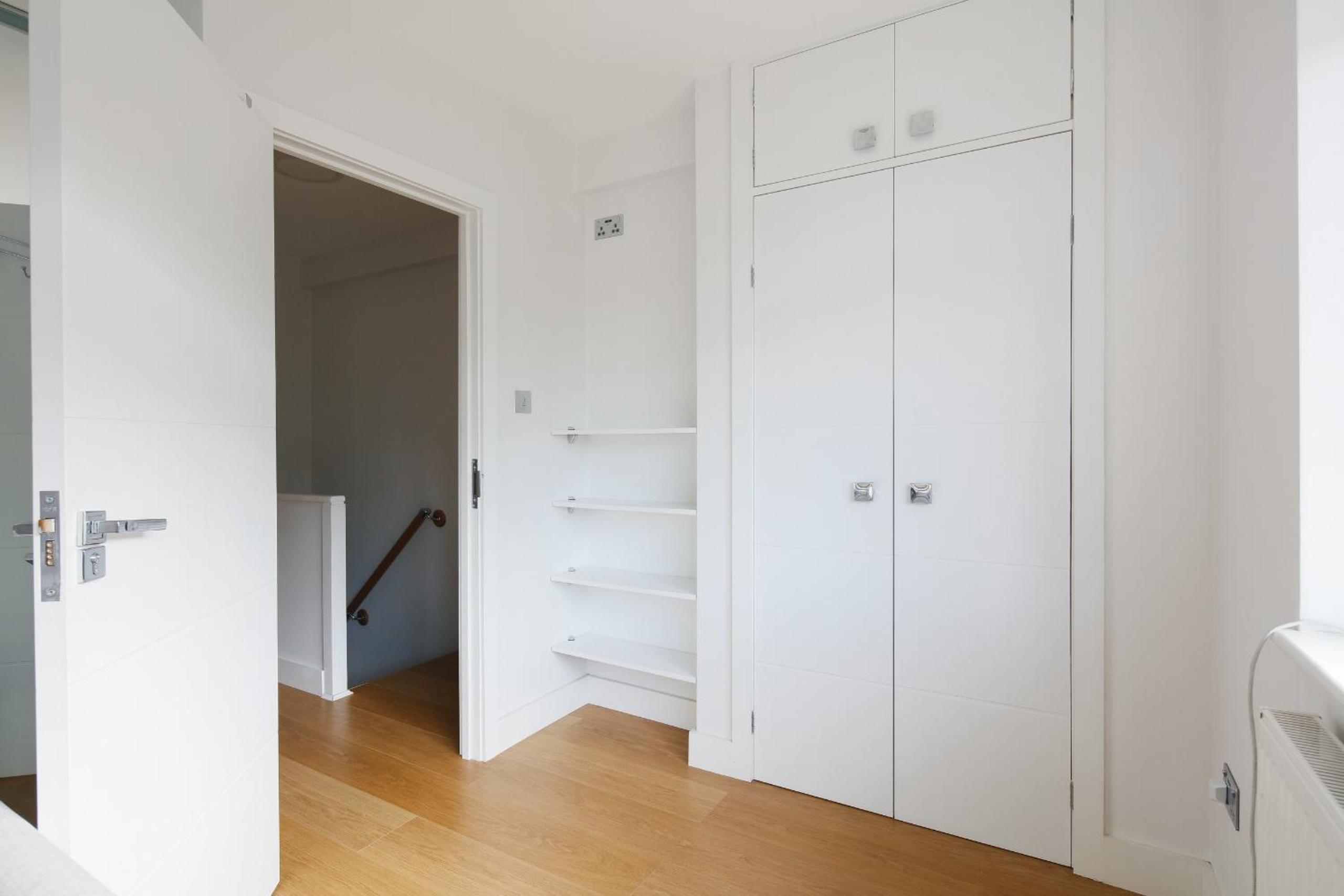 Bright & welcoming garden flat sleeps 6 in style