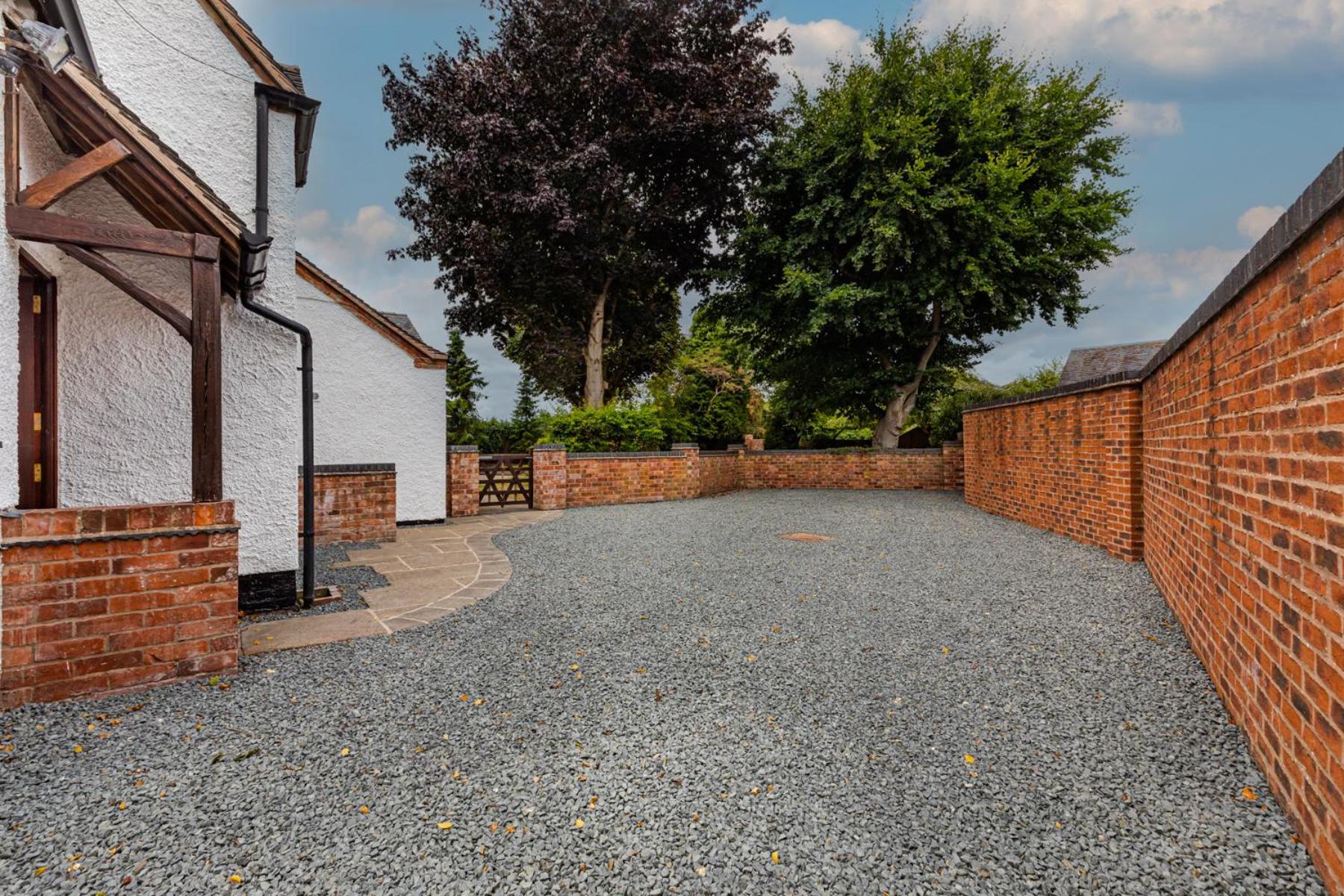 Rustic 5 Bed Farm House in Derbyshire, sleeps 9 view 5