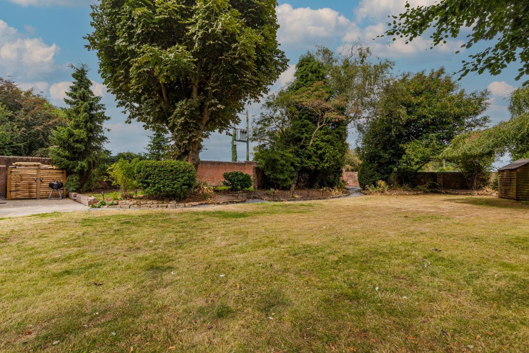 Rustic 5 Bed Farm House in Derbyshire, sleeps 9 view 3