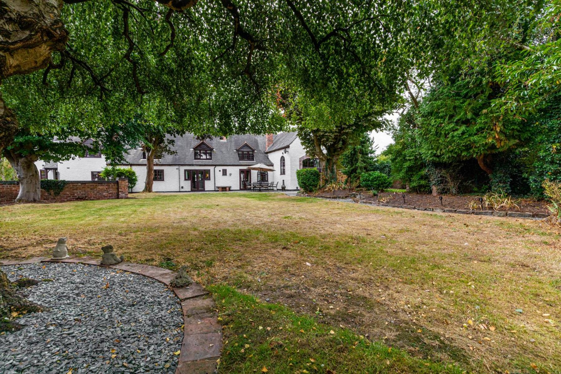 Rustic 5 Bed Farm House in Derbyshire, sleeps 9 view 2
