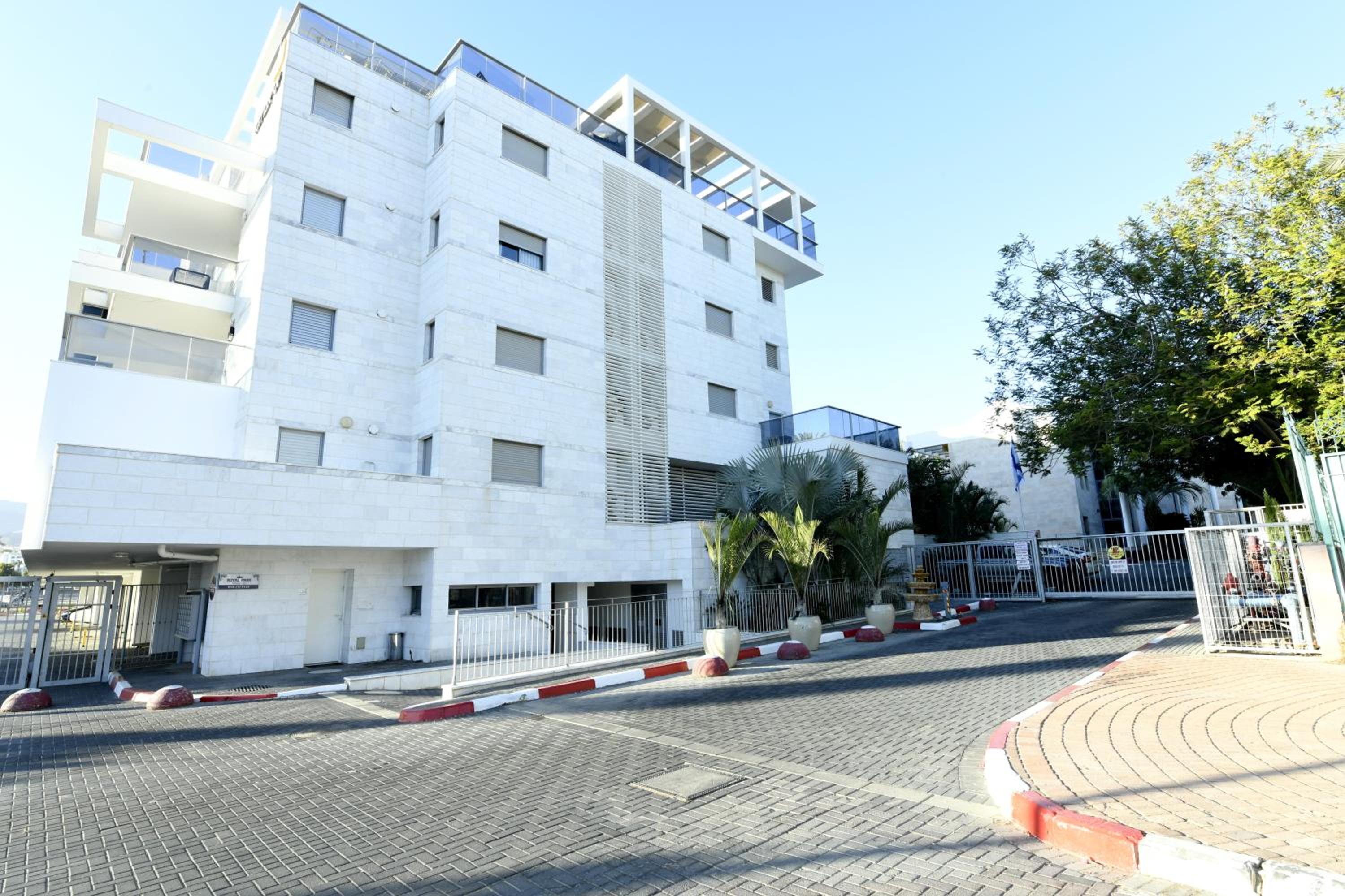 Royal Park Apartments Resort by Sea N Rent view 5
