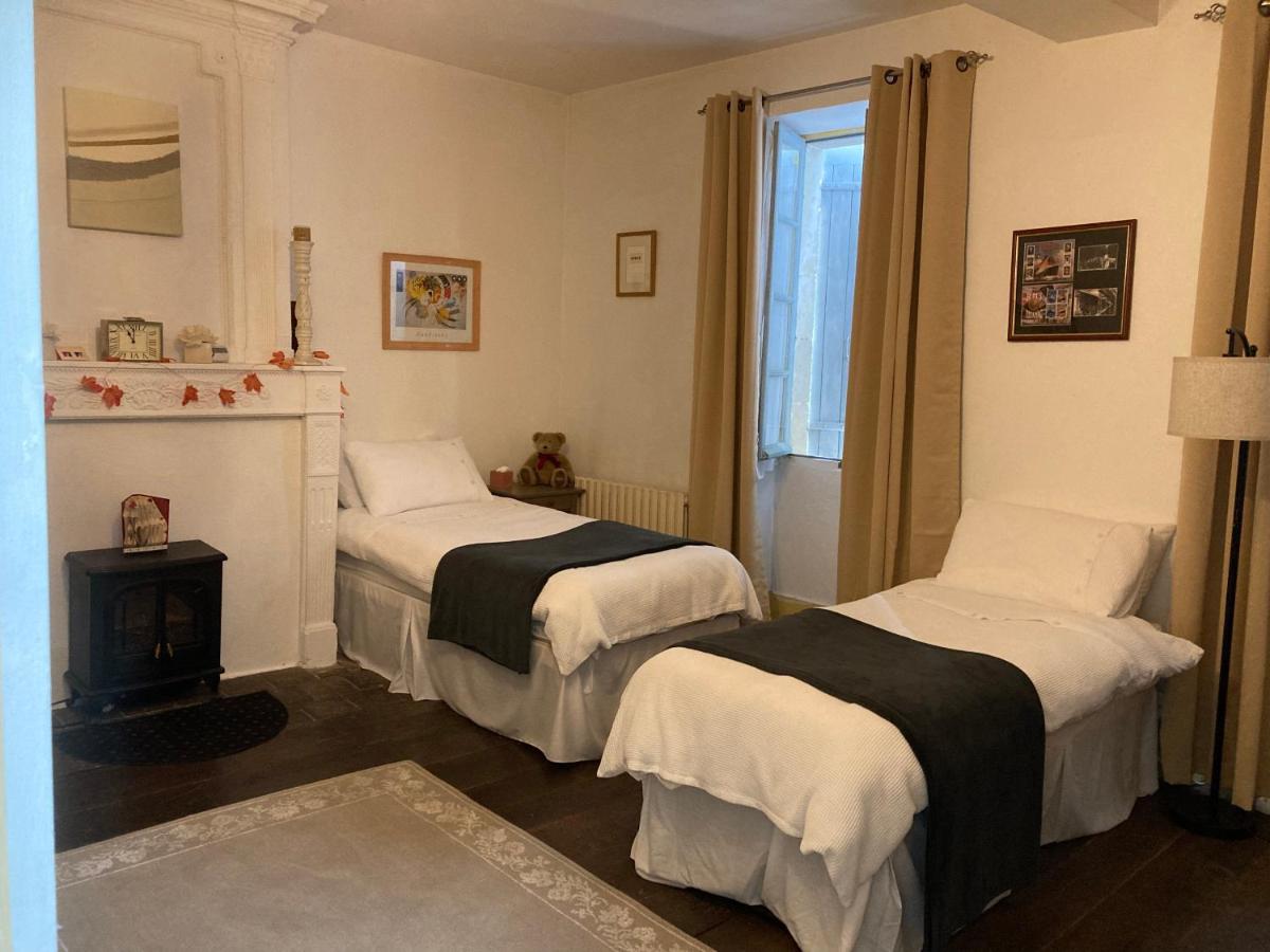 7 Dagnaud De la Tude our family farmhouse style home with en-suite view 3